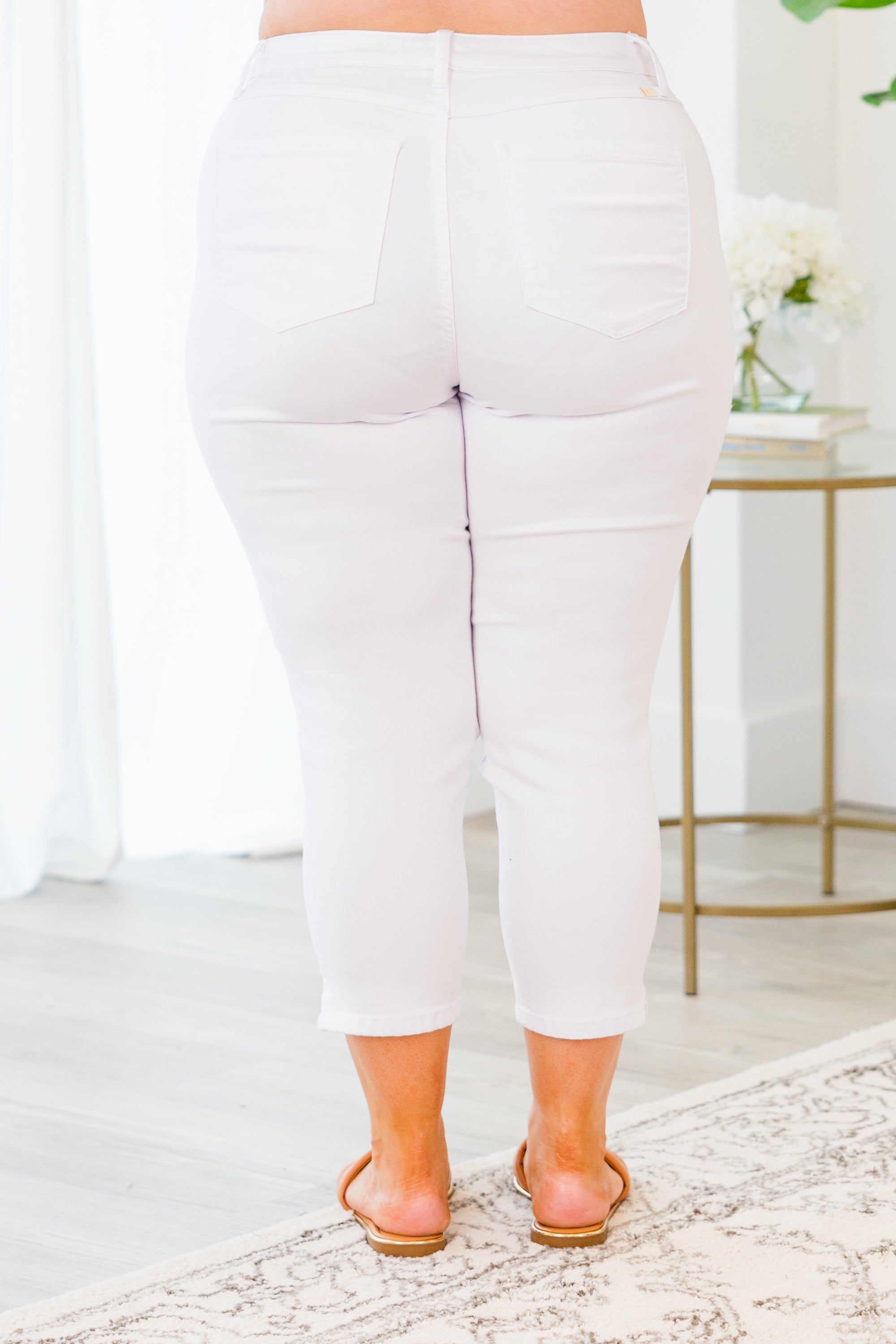 1822 Denim: Carolina Lily Capris, White