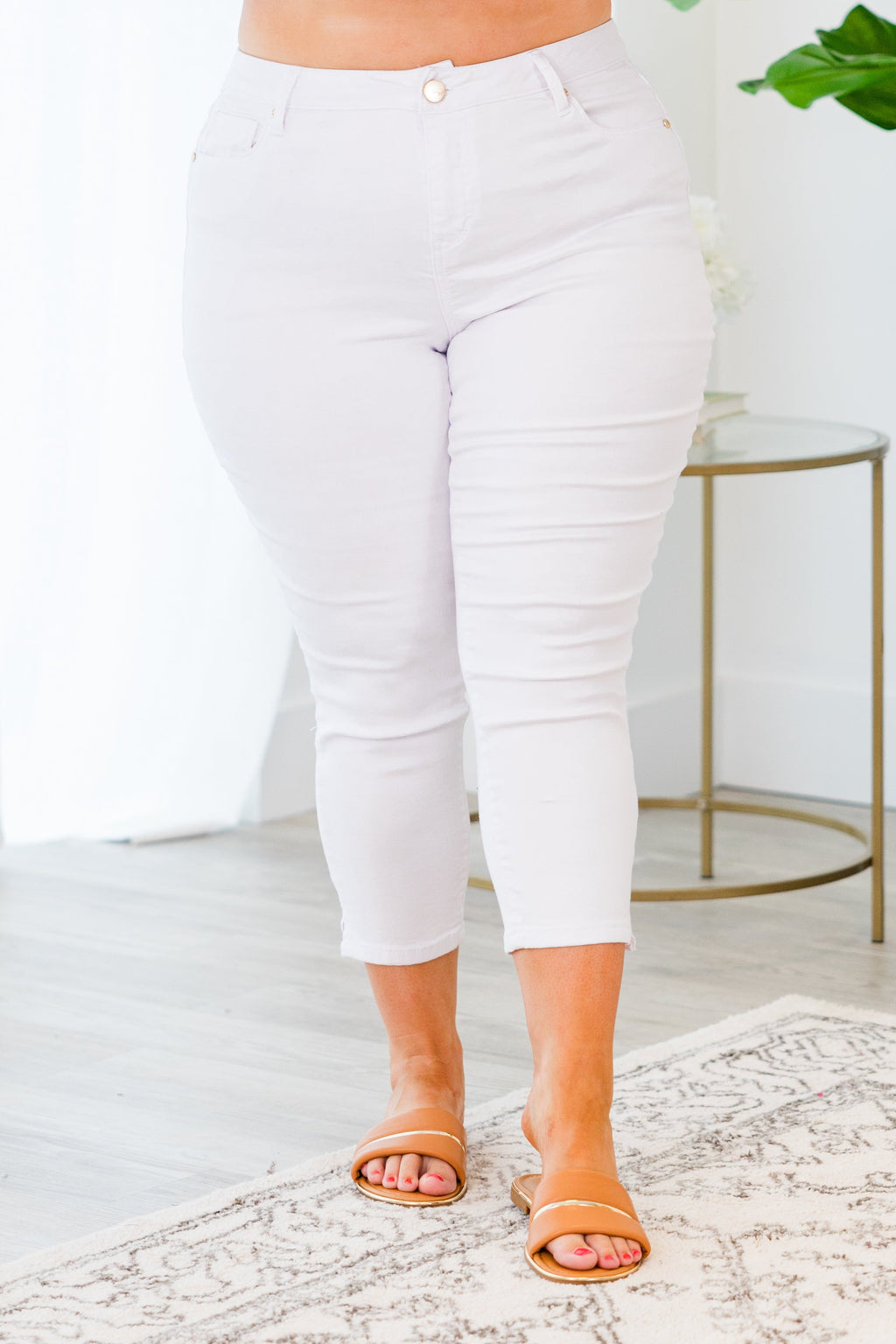 1822 Denim: Carolina Lily Capris, White