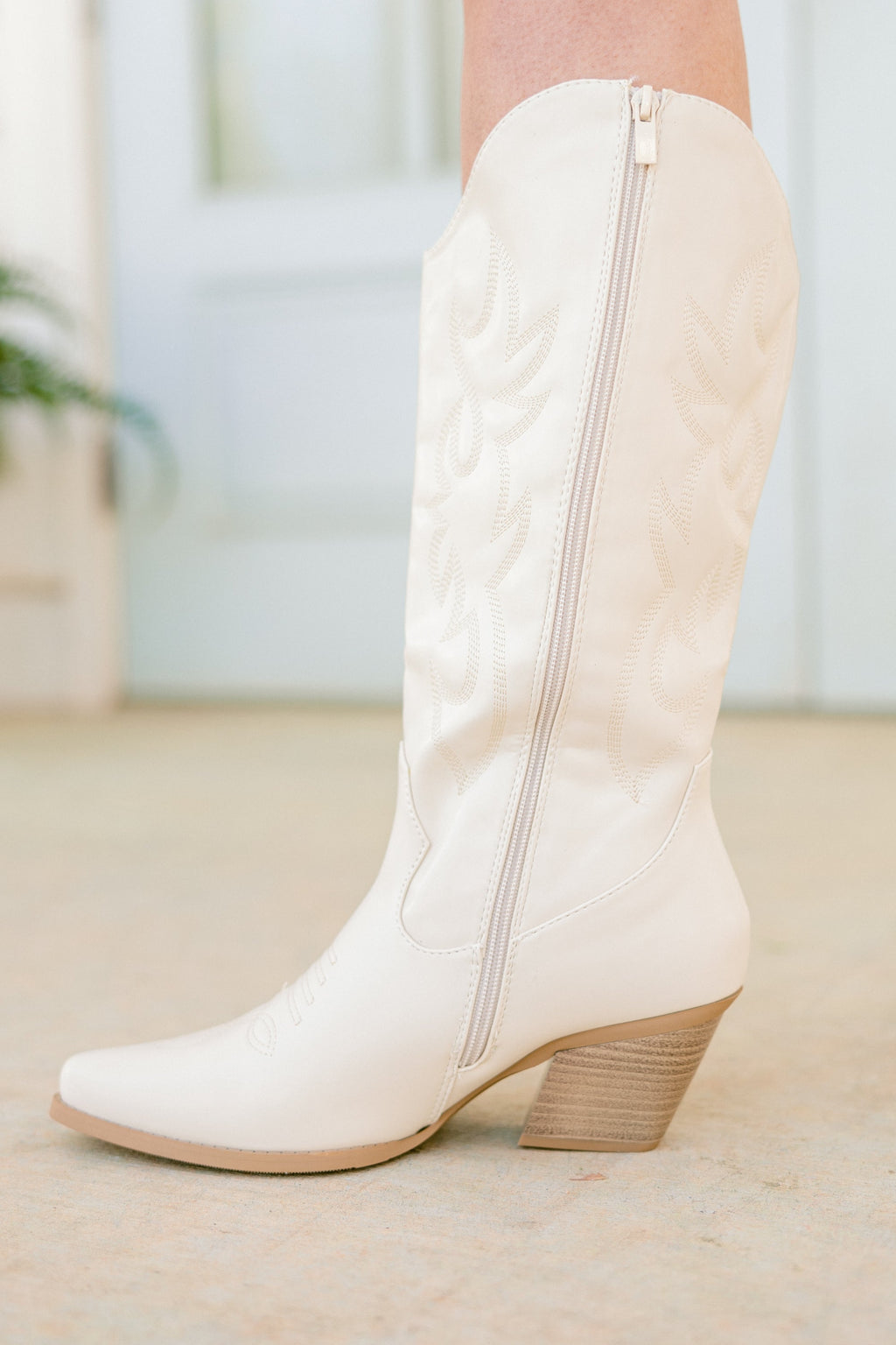 All Good News Boots, Bone