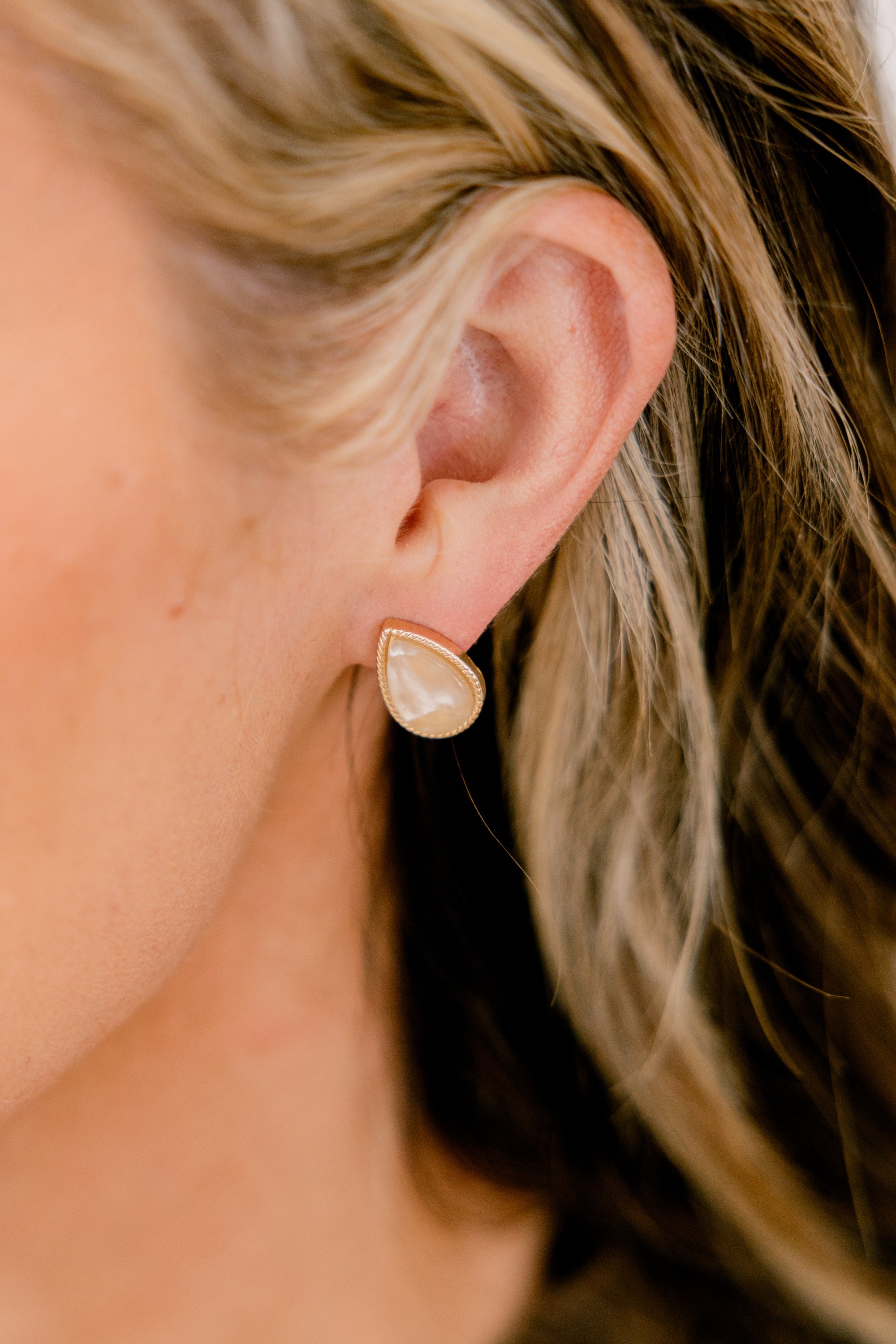 Calm Moment Earrings, Gold