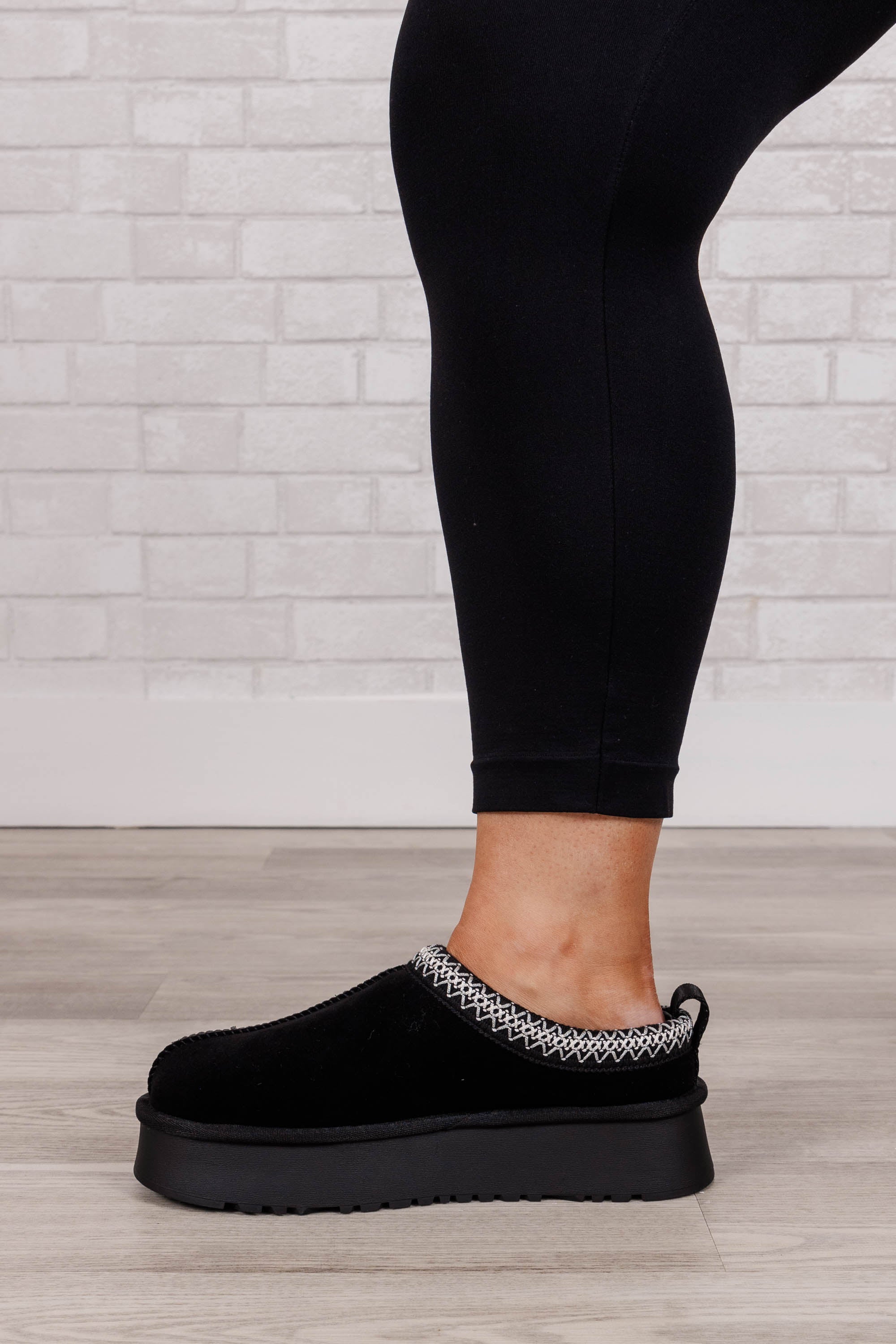 Can We Chill Slipper, Black