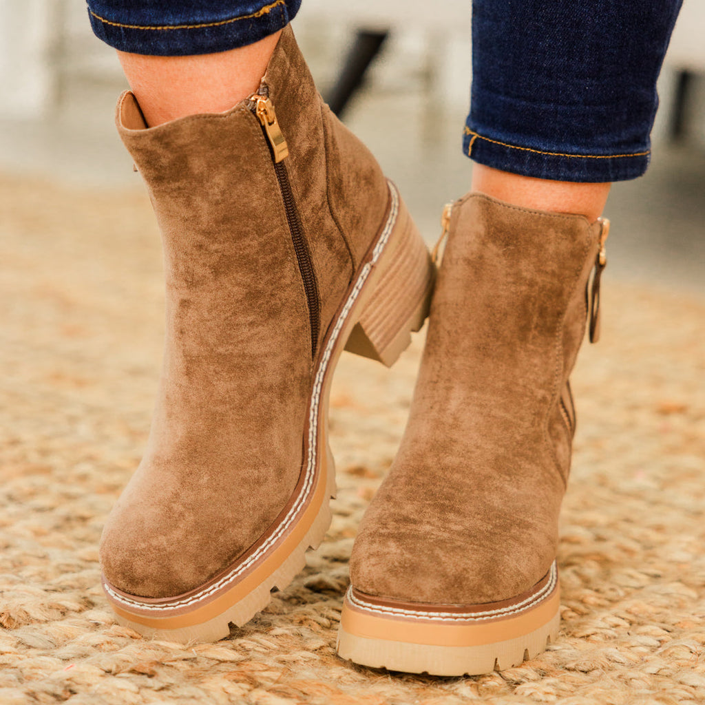 Corky's: Bay Girl Boots, Saddle