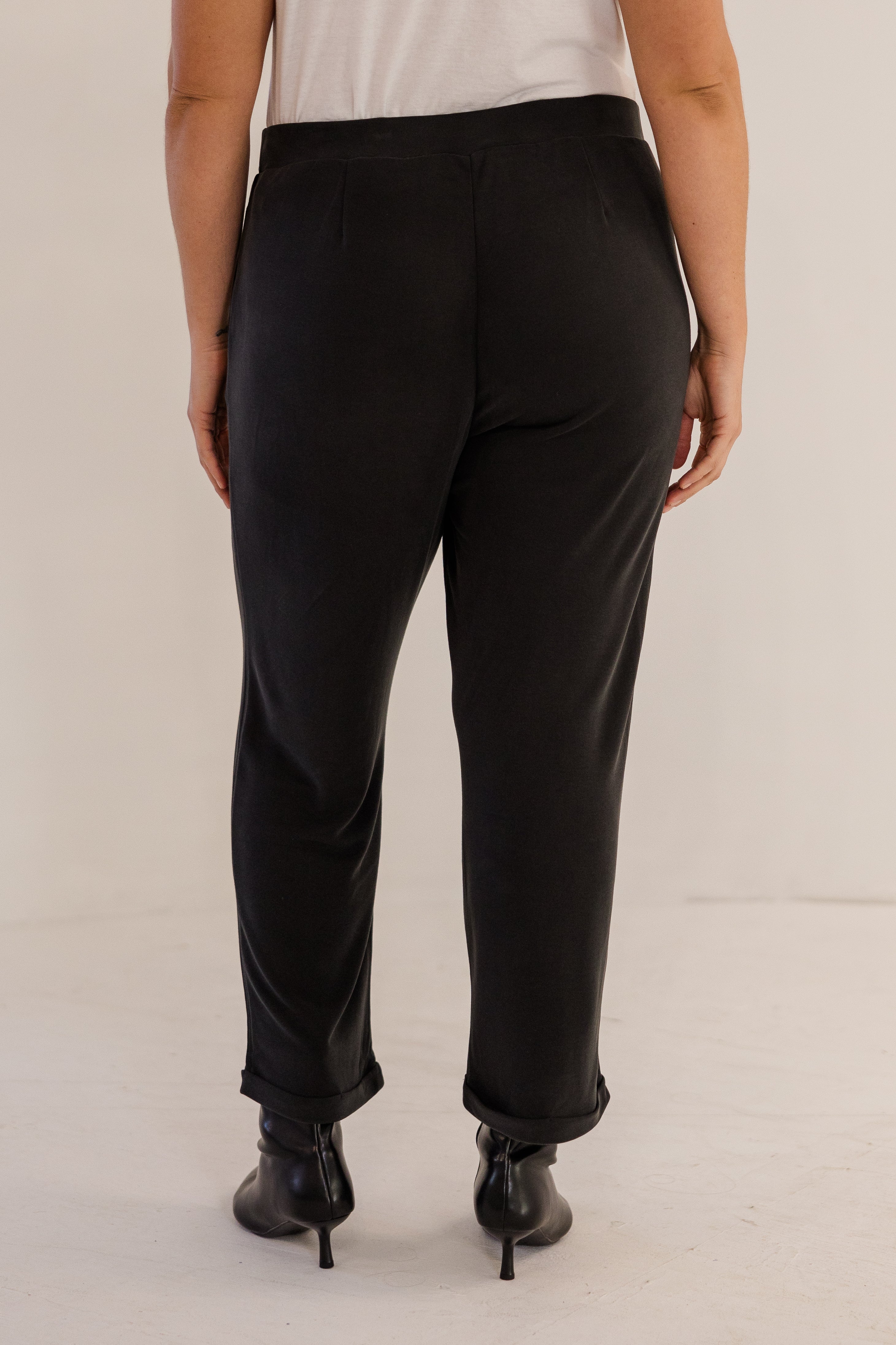 Chloe Pintuck Taper Pant, Black