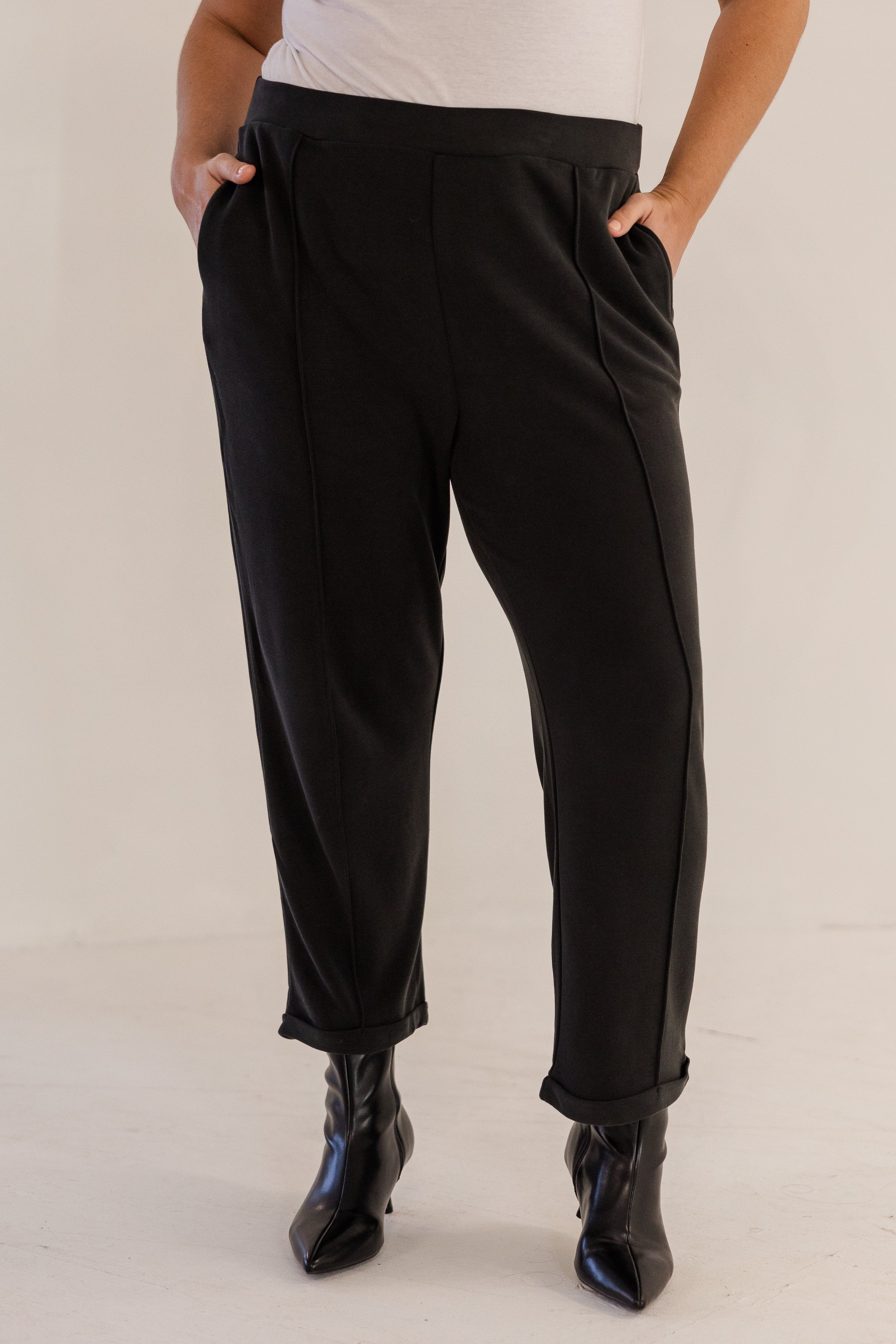 Chloe Pintuck Taper Pant, Black
