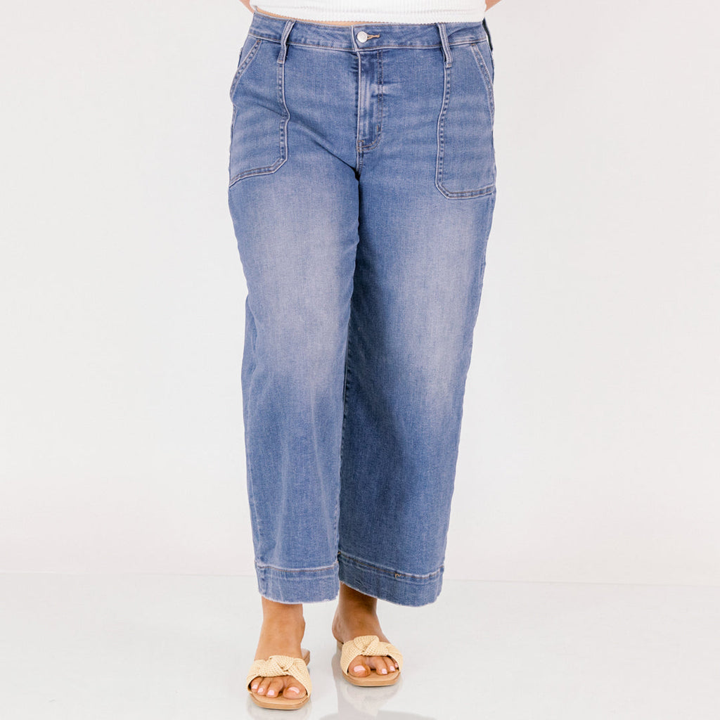 Downtown Darling Jeans, Medium