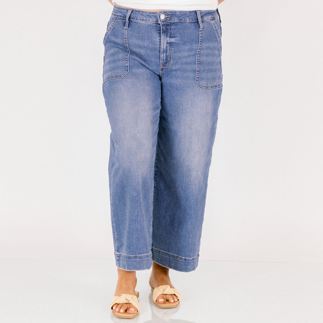 Downtown Darling Jeans, Medium