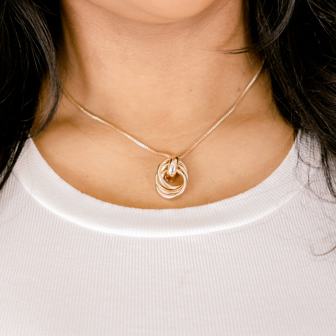 Drawing Me In Necklace, Gold