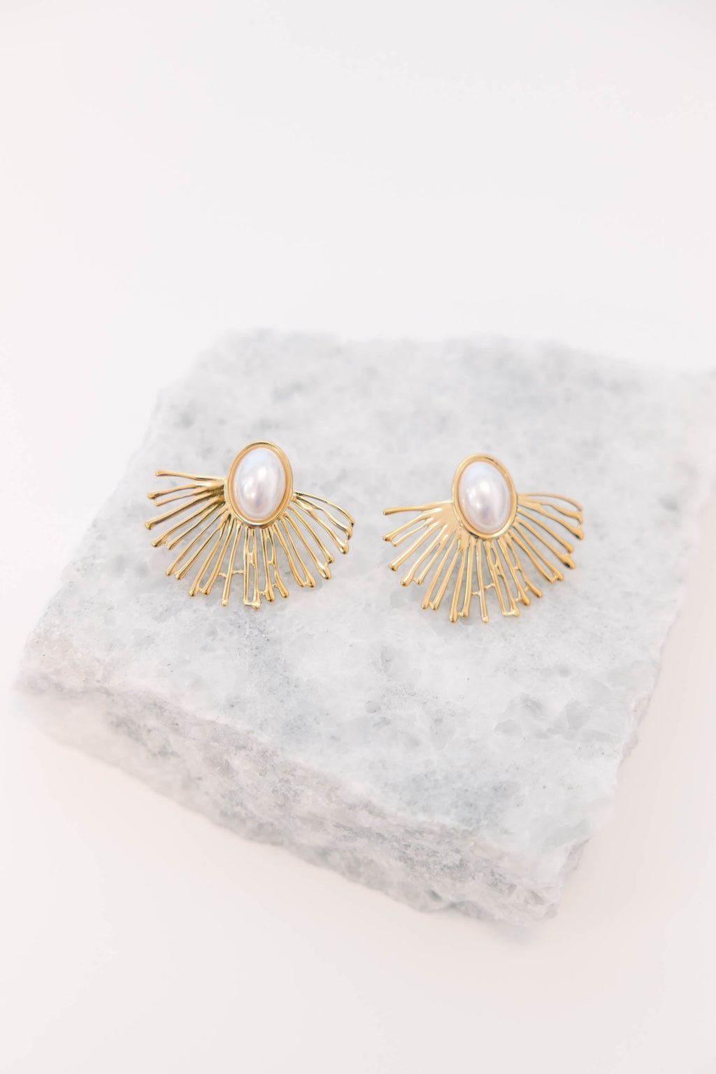Dreamy Details Earrings, Gold