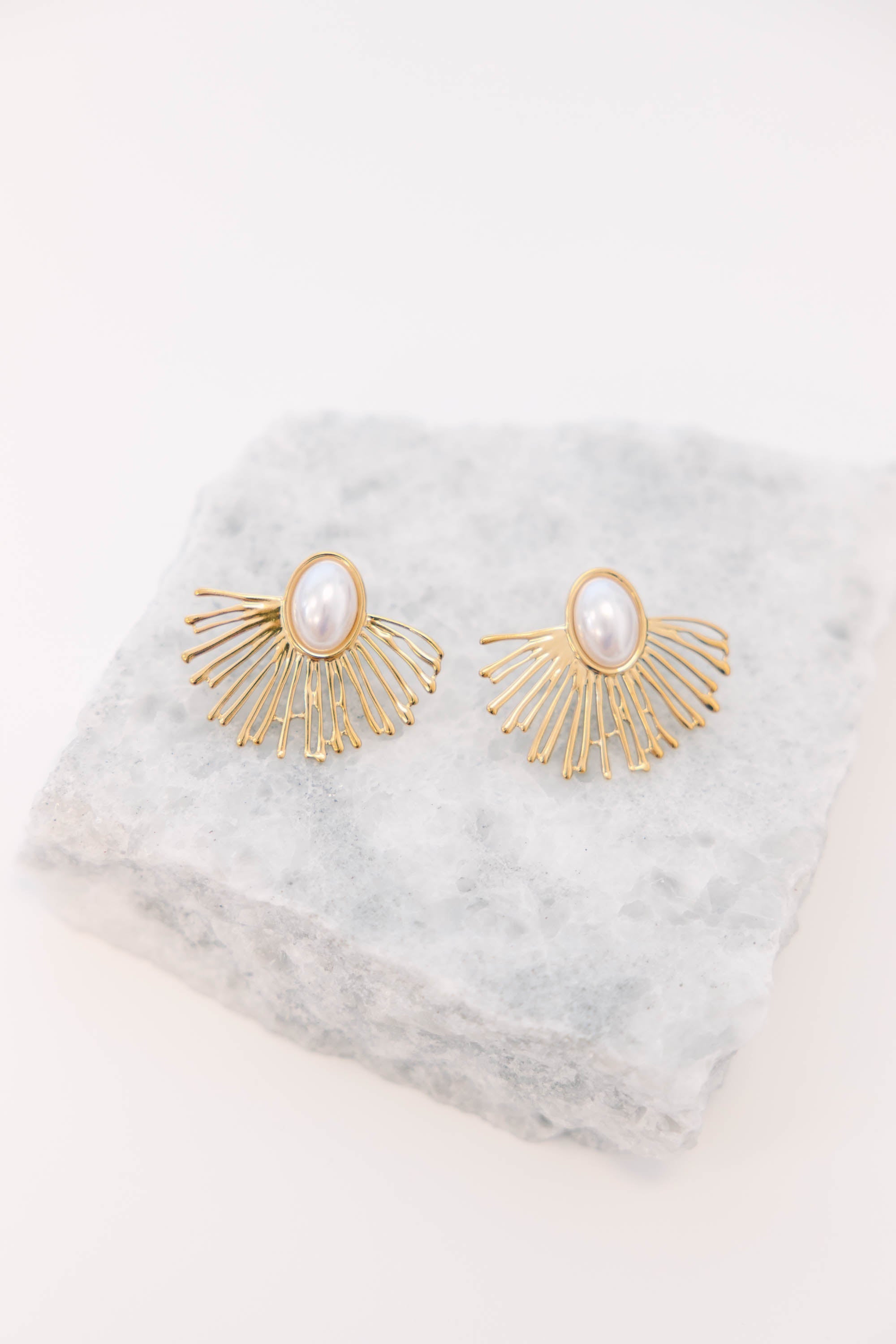 Dreamy Details Earrings, Gold