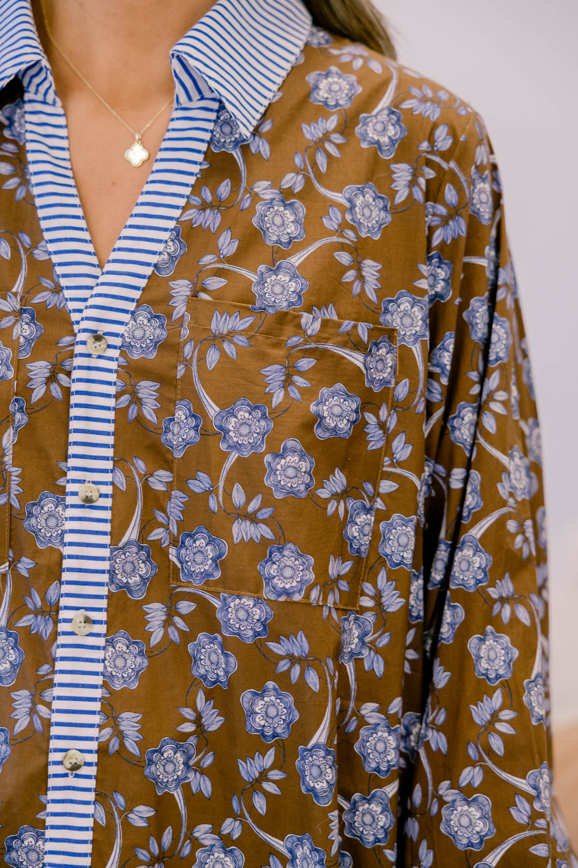 Garden Time Top, Brown-Blue Floral