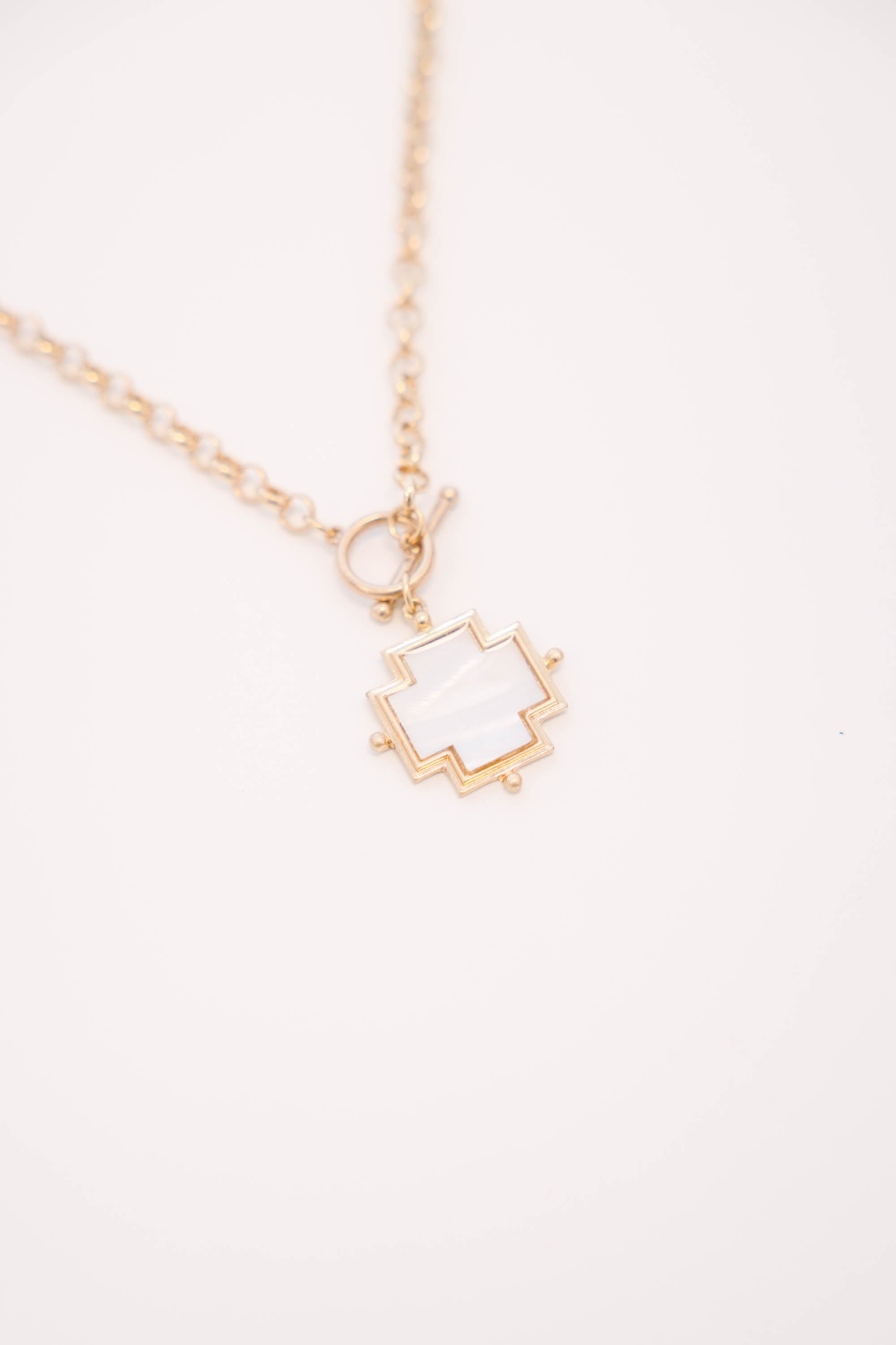 Golden Grace Necklace, Pearl