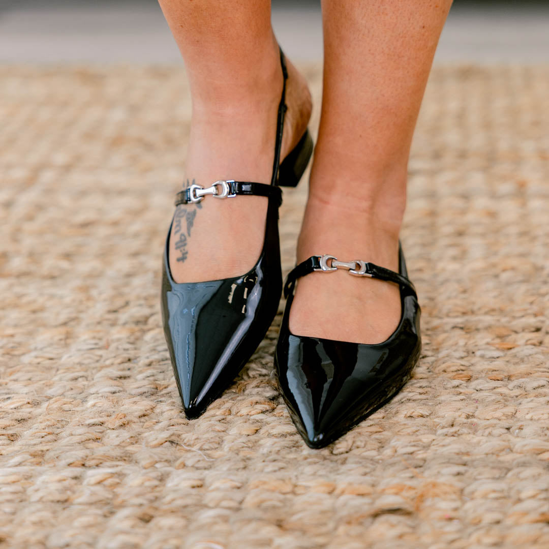 In The Rain Flats, Black