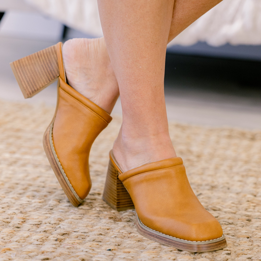 Just Wing It Clogs, Camel