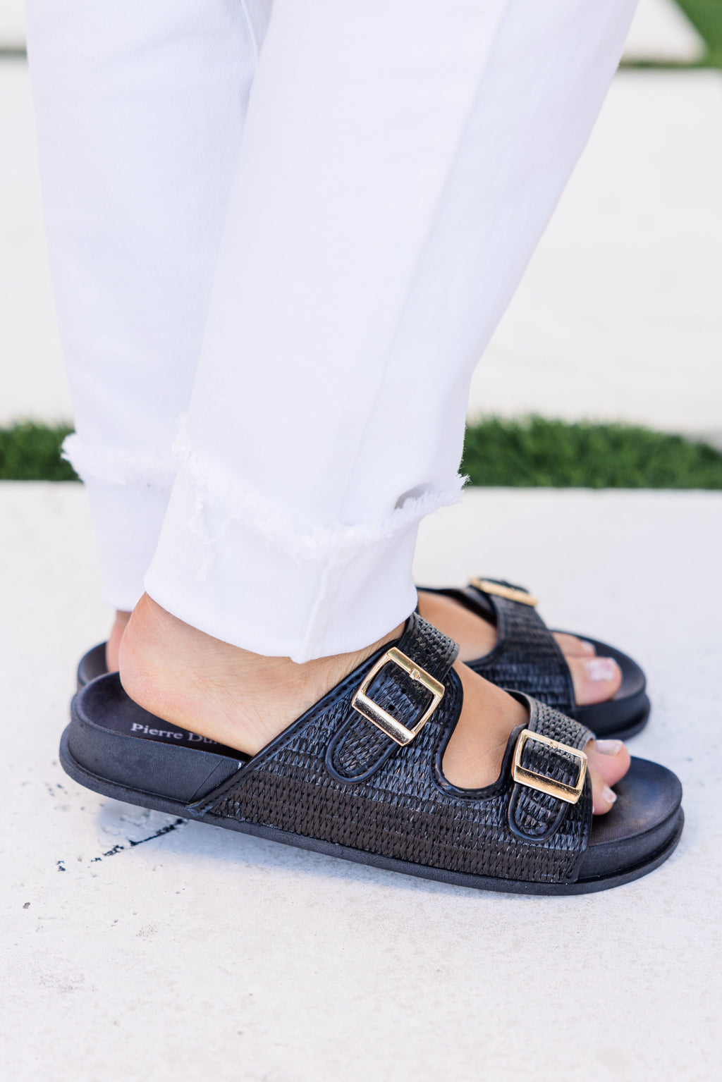 Pretty In Paradise Sandals, Black