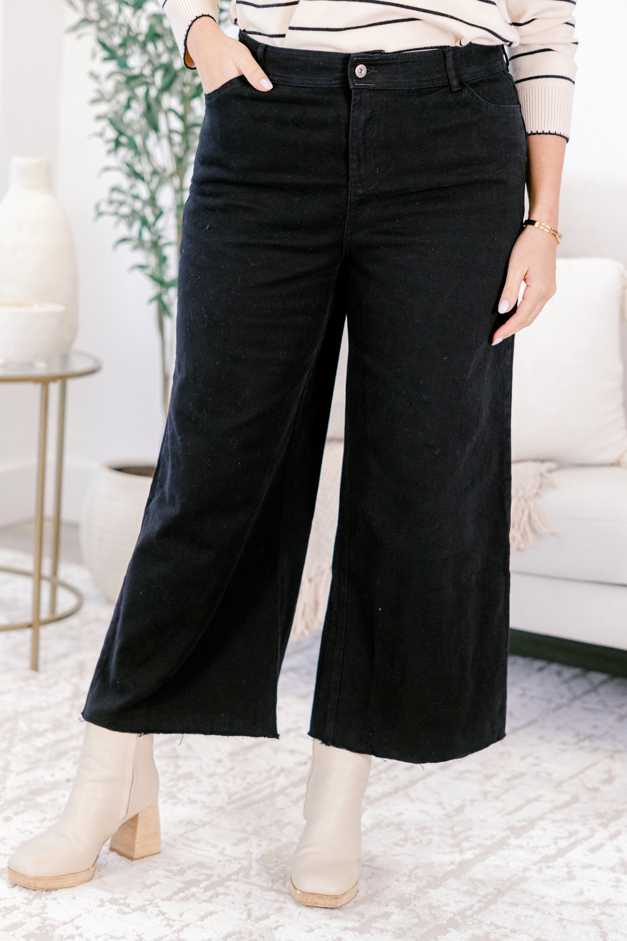 She Always Knows Pants, Black