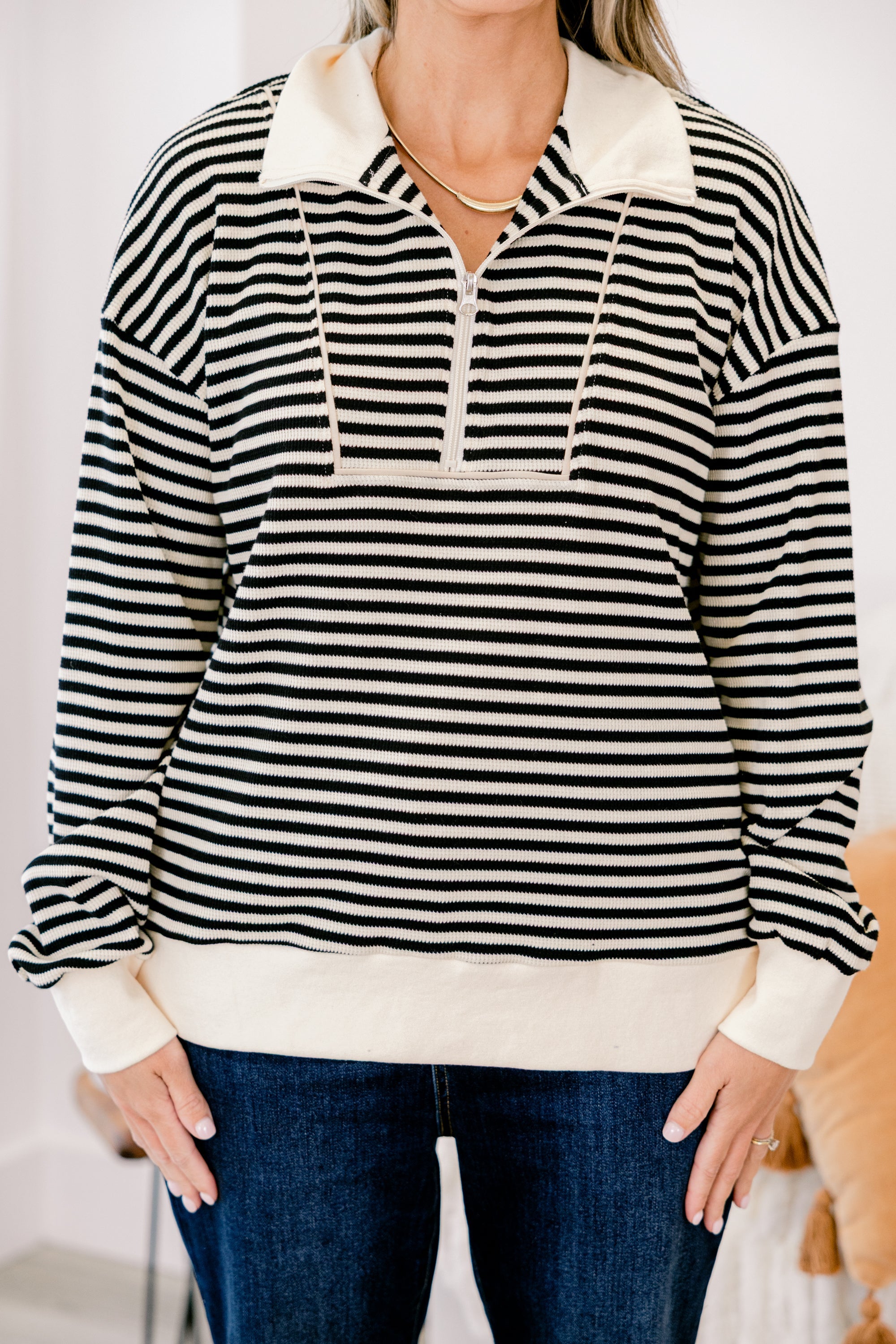 She's An Academic Pullover, Ivory-Black