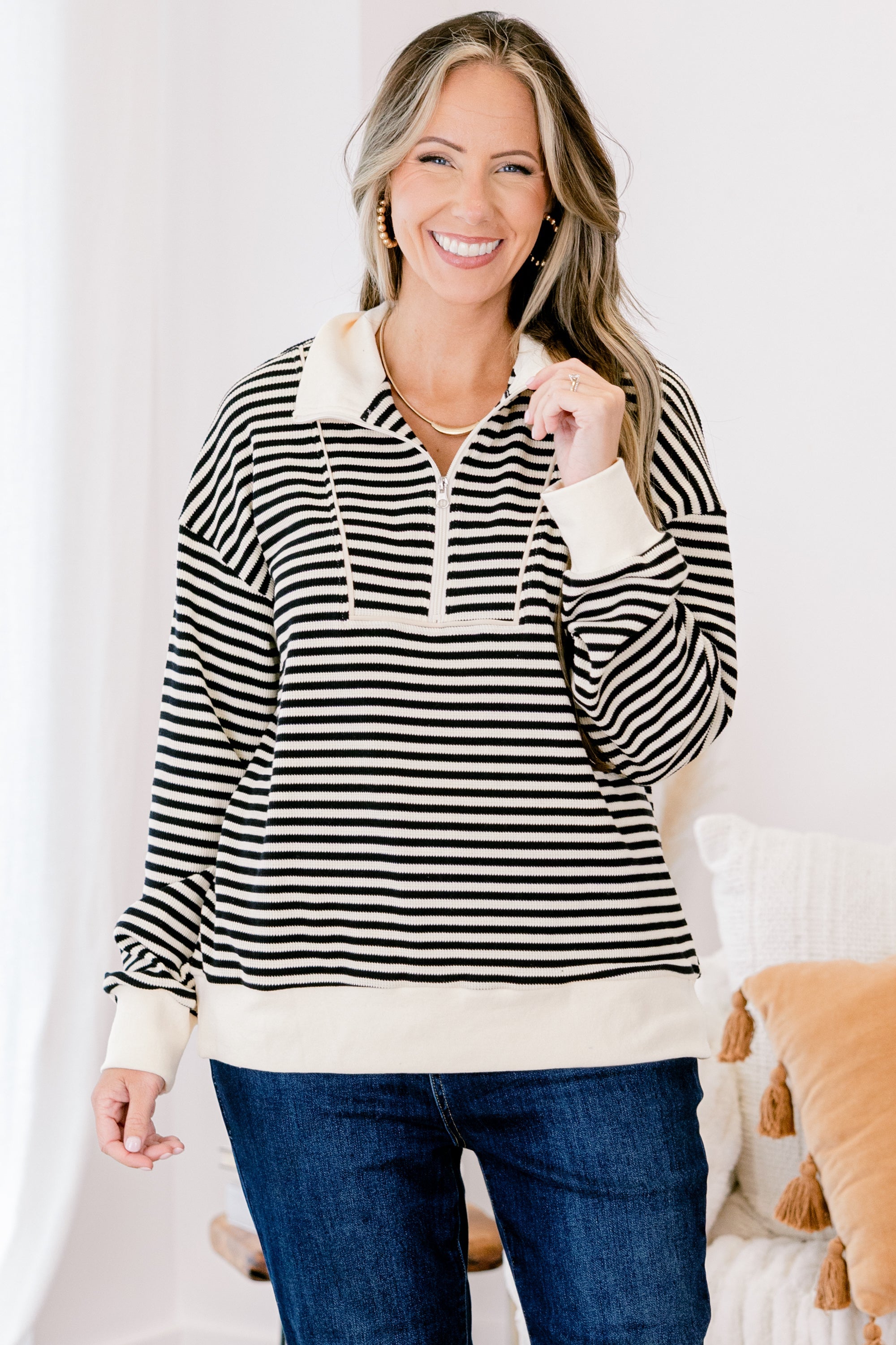 She's An Academic Pullover, Ivory-Black