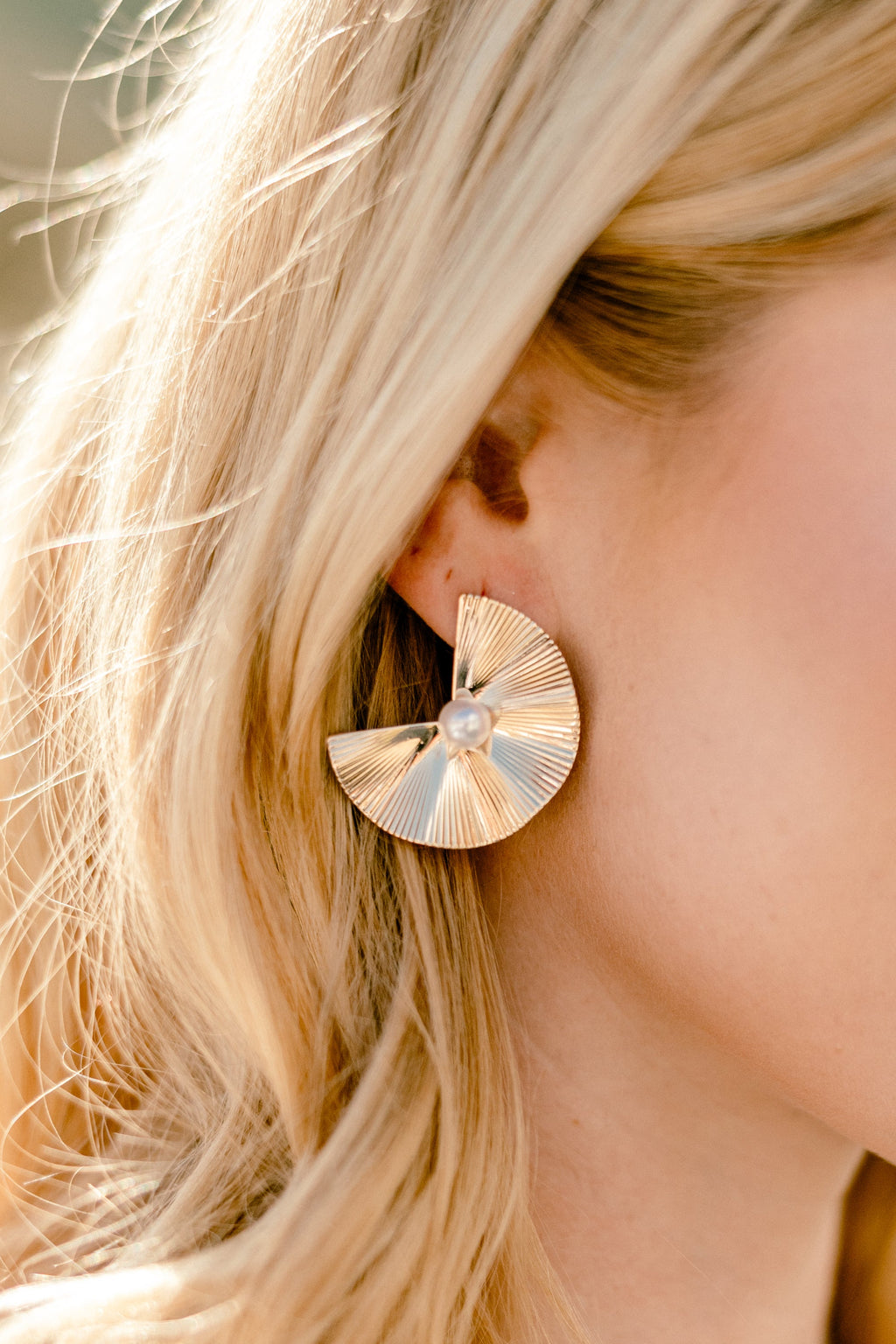 Stunning Gaze Earrings, Gold