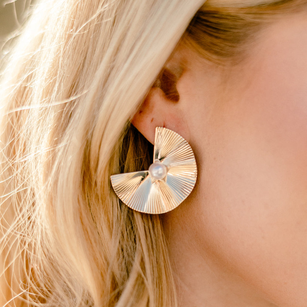Stunning Gaze Earrings, Gold