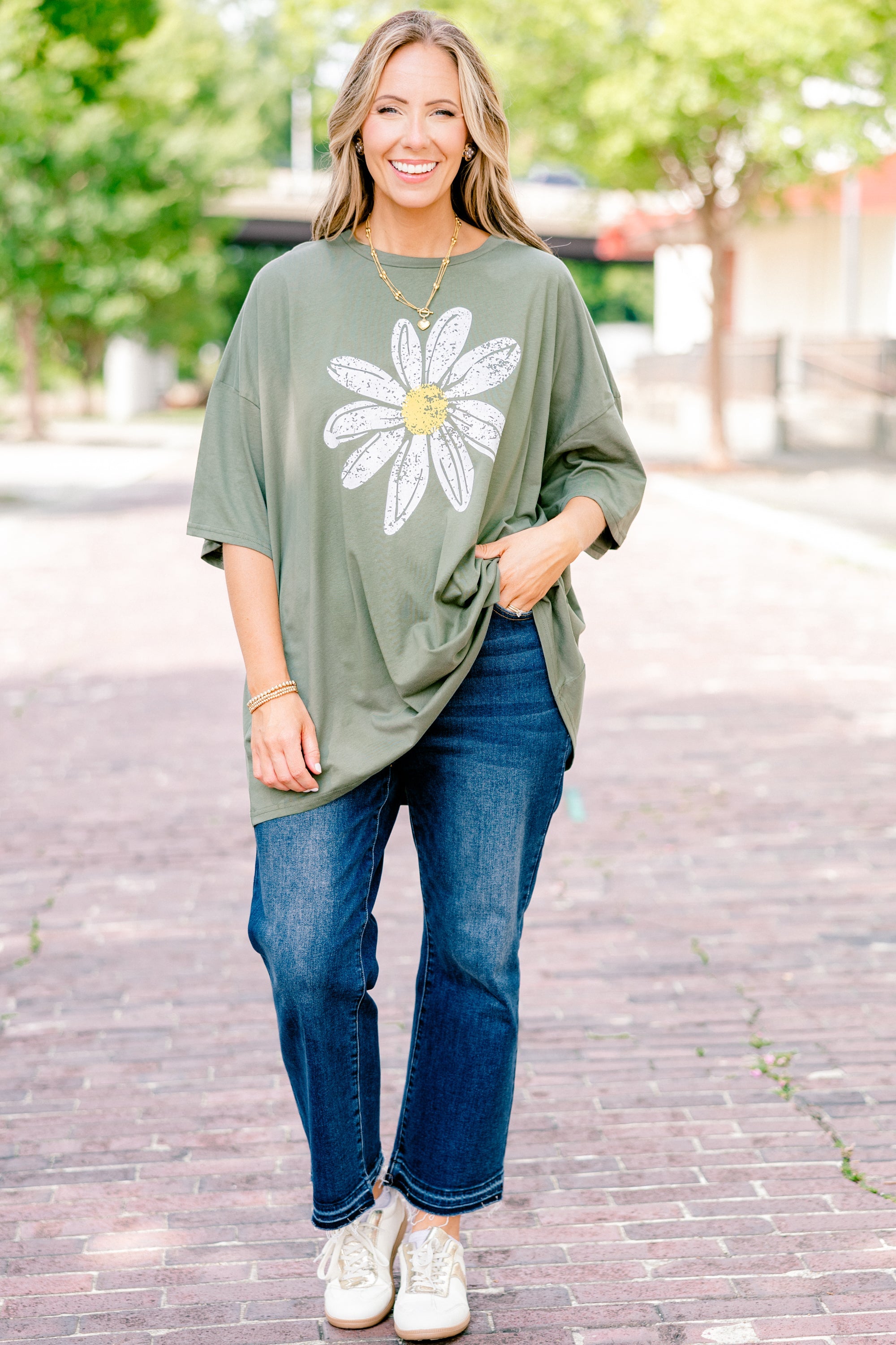 Sweet Daisies Boyfriend Tee, Moss