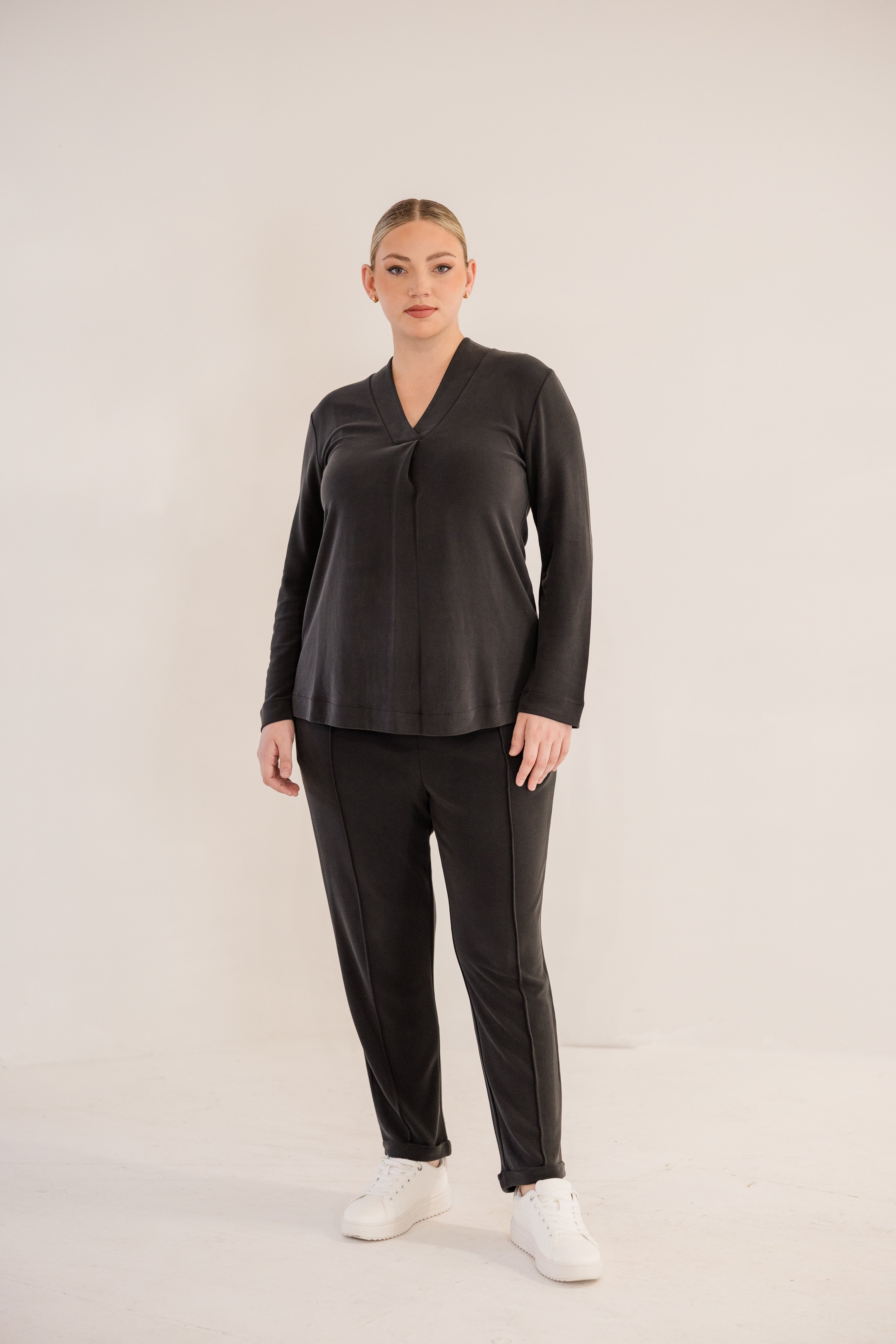 Chloe Pintuck Taper Pant, Black