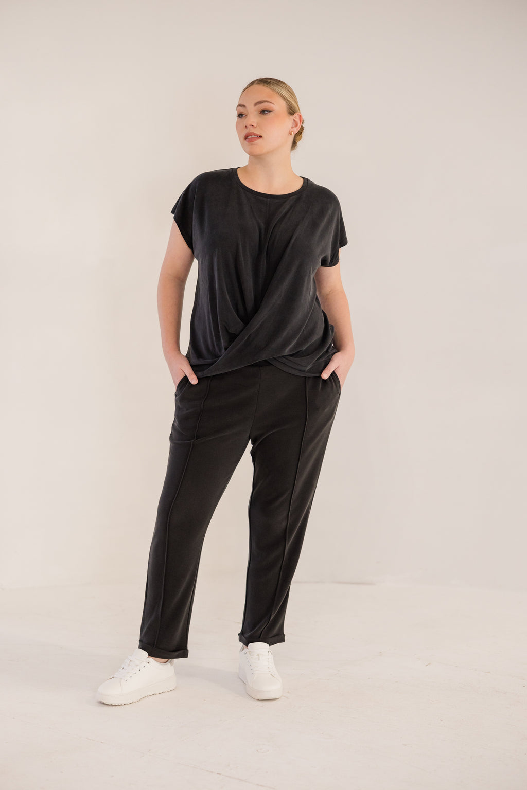 Chloe Pintuck Taper Pant, Black