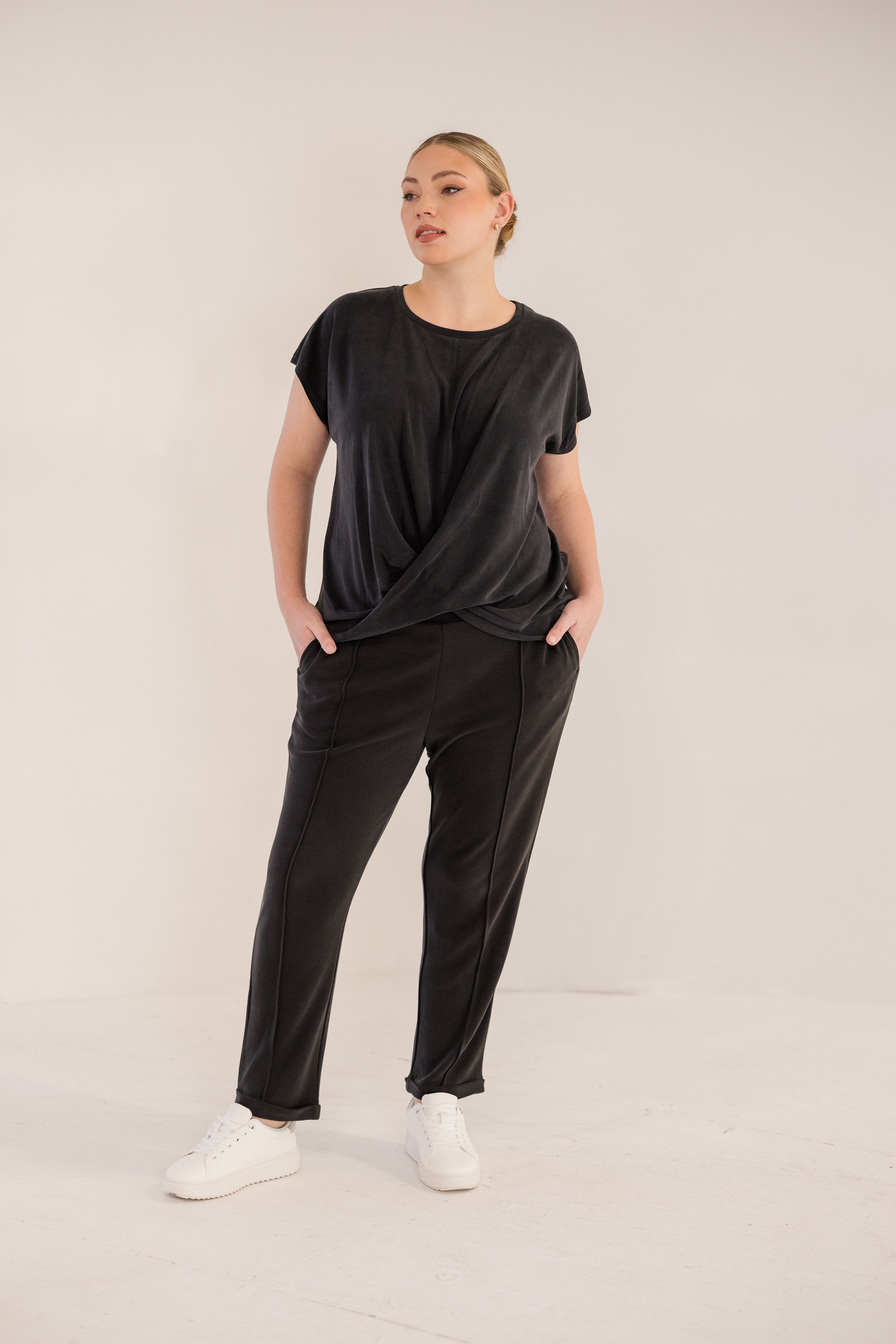 Chloe Pintuck Taper Pant, Black