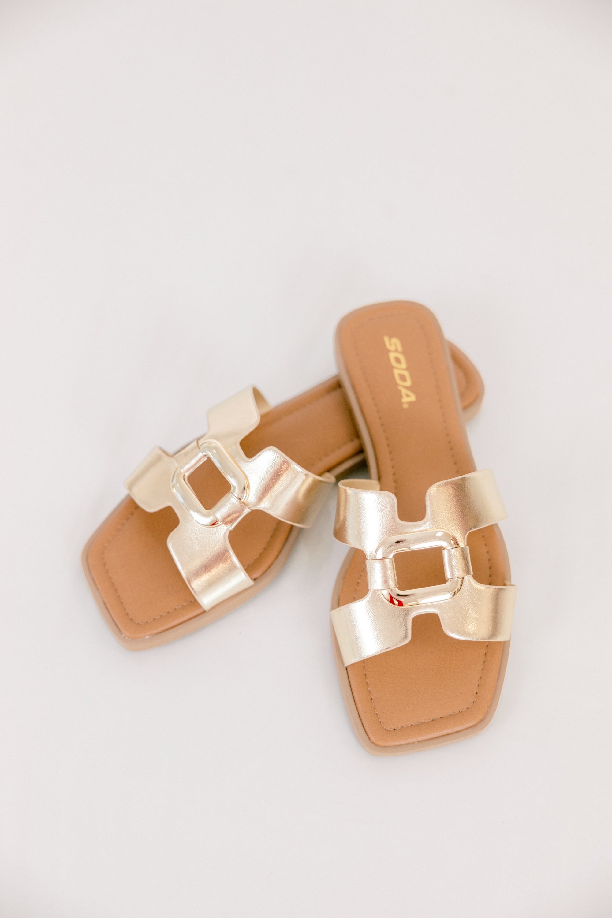Back To The Weekend Sandals, Gold