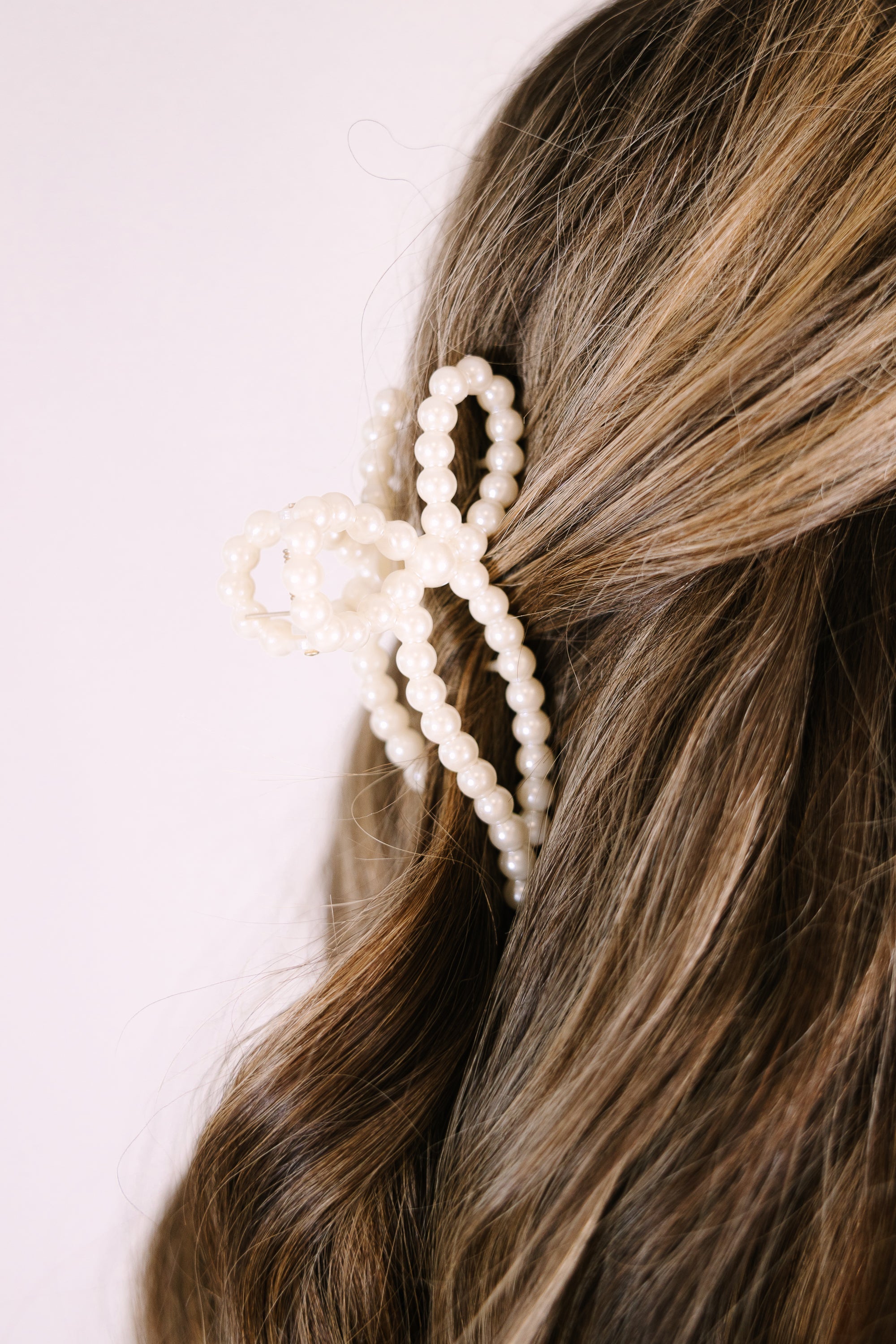 Clear My Mind Hair Clip, White Bow