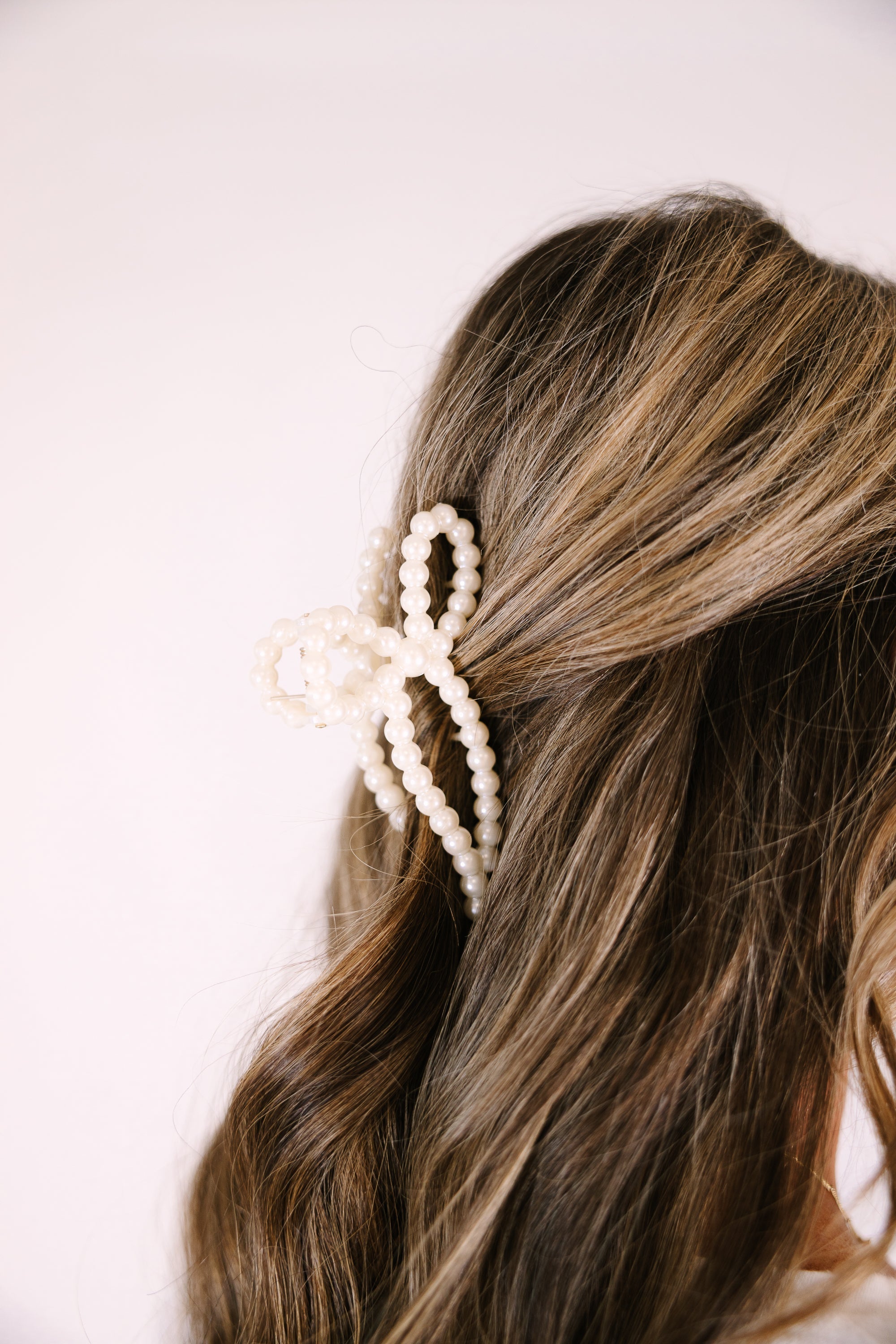 Clear My Mind Hair Clip, White Bow