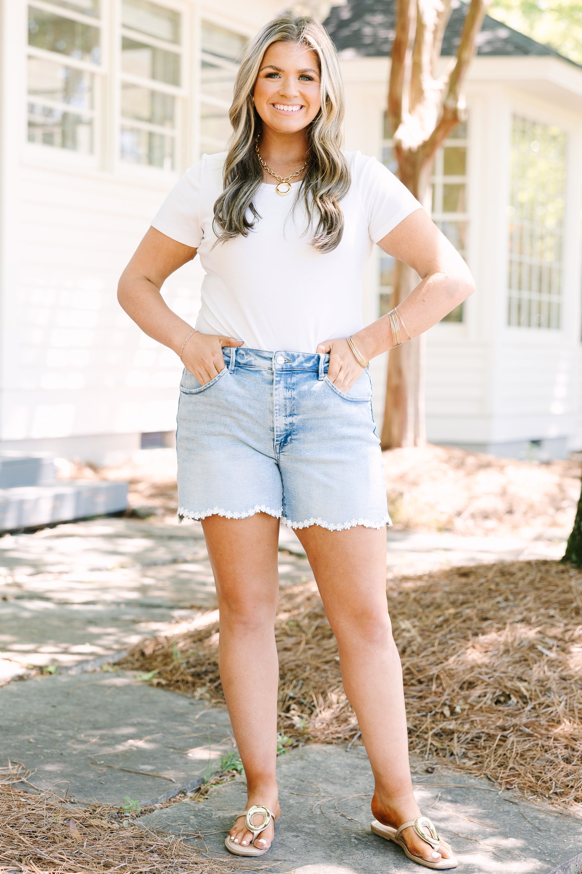 Daisy Fields Shorts, Light Wash