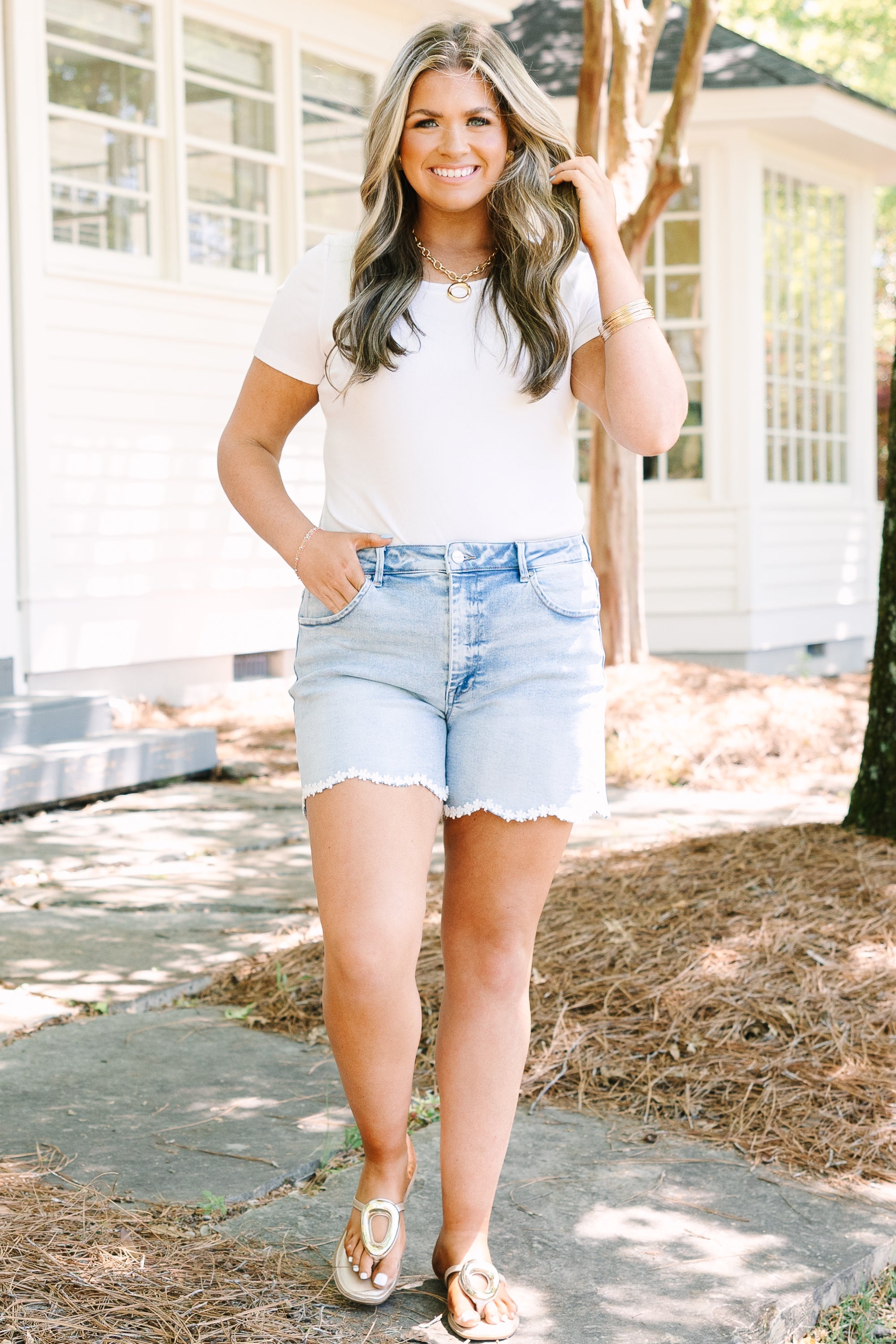 Daisy Fields Shorts, Light Wash