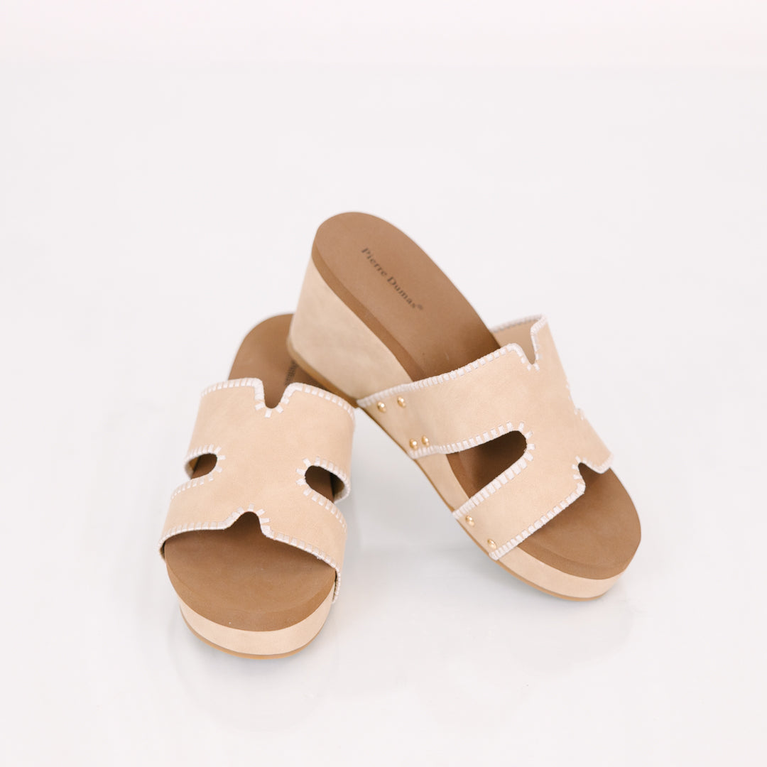 In A Daydream Wedges, Nude