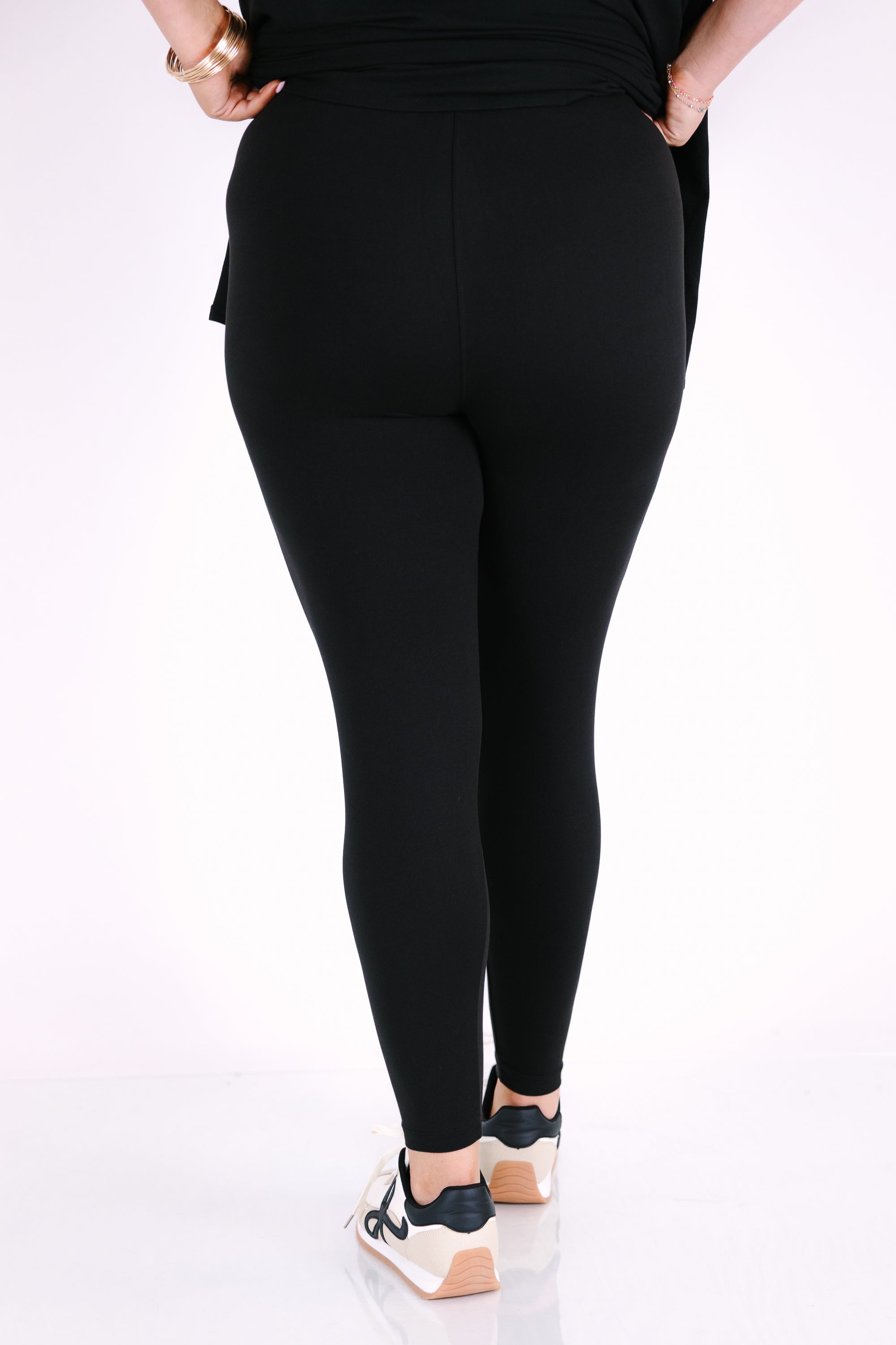 Monochrome Moment Set, Black