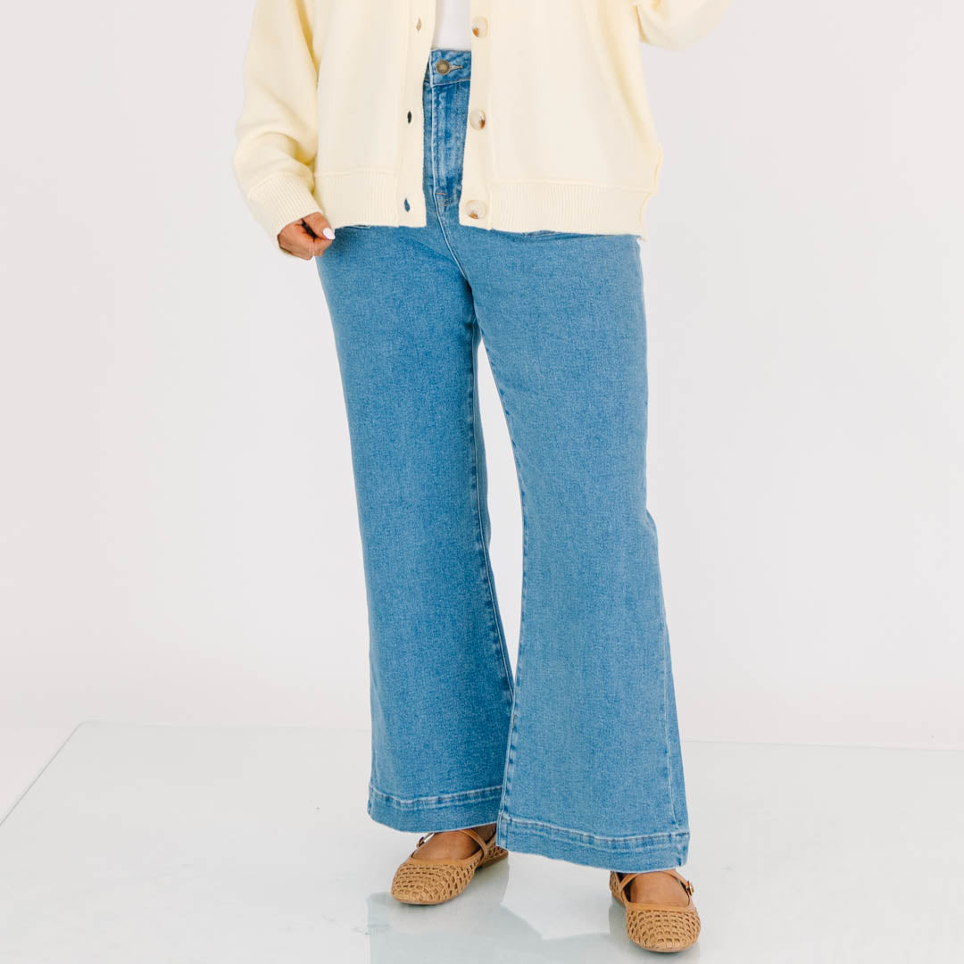 Pockets Full of Sunshine Jeans, Classic Wash