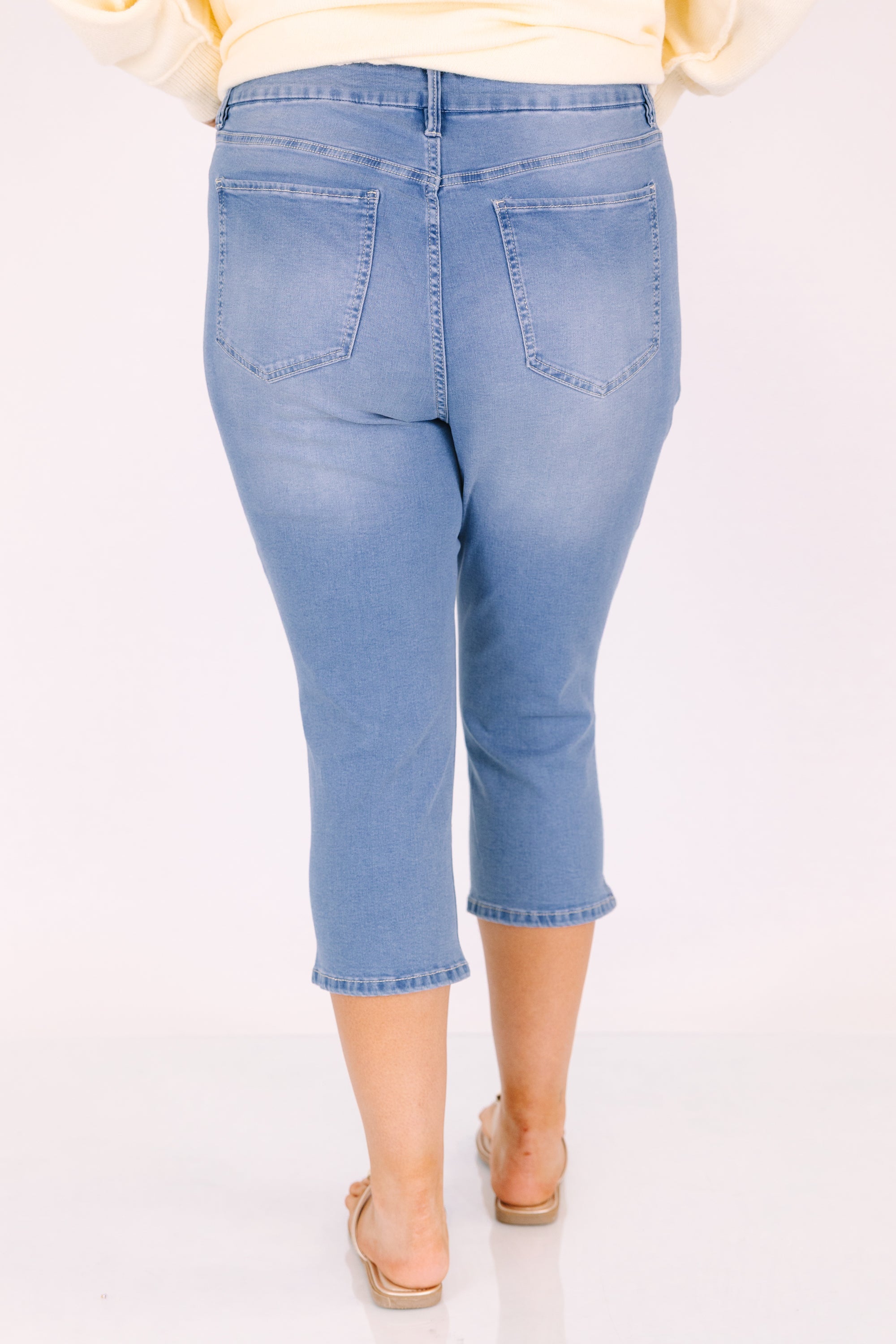 Song Of The Bluebird Capris, Light Wash