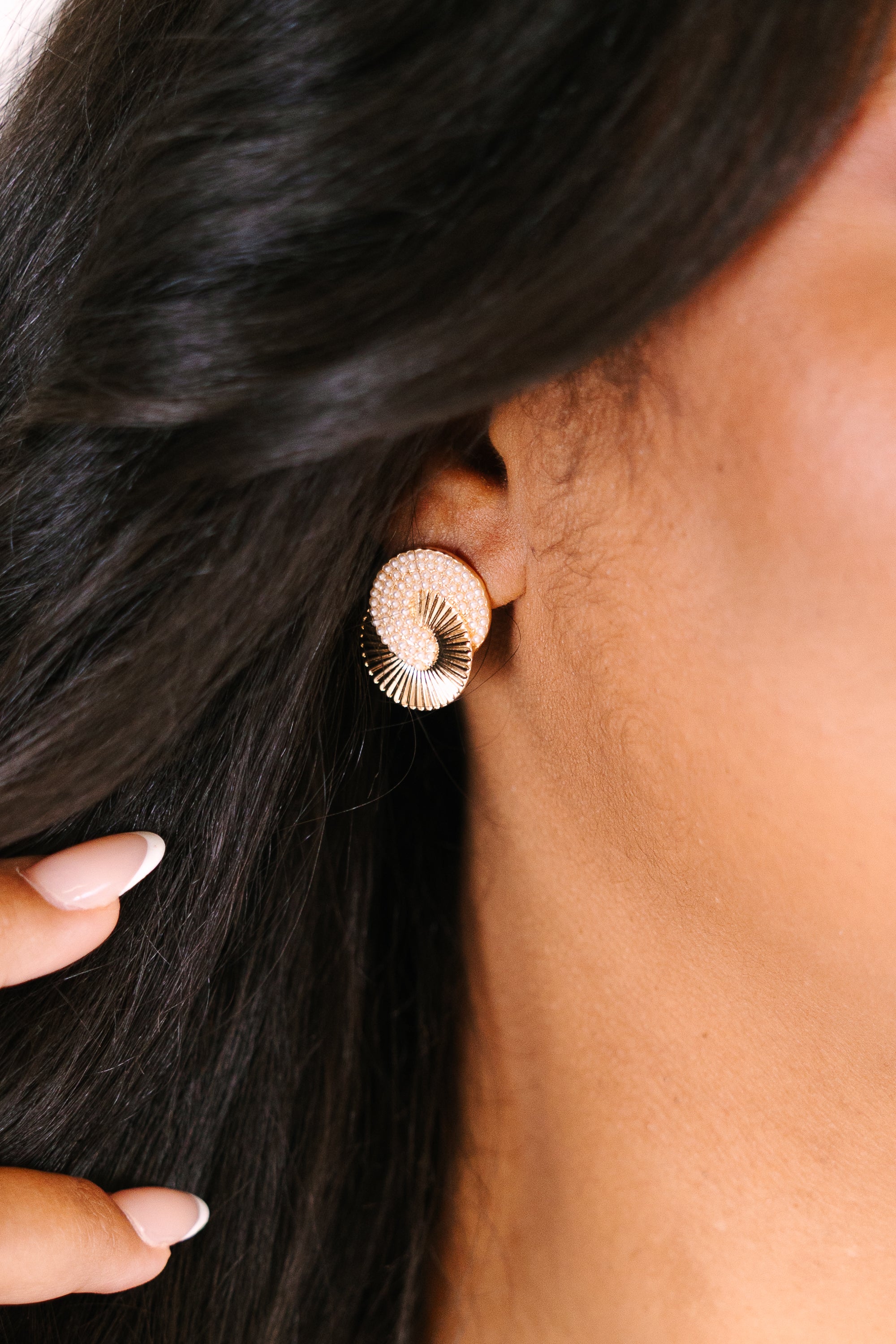 Spending The Moments Earrings, Gold