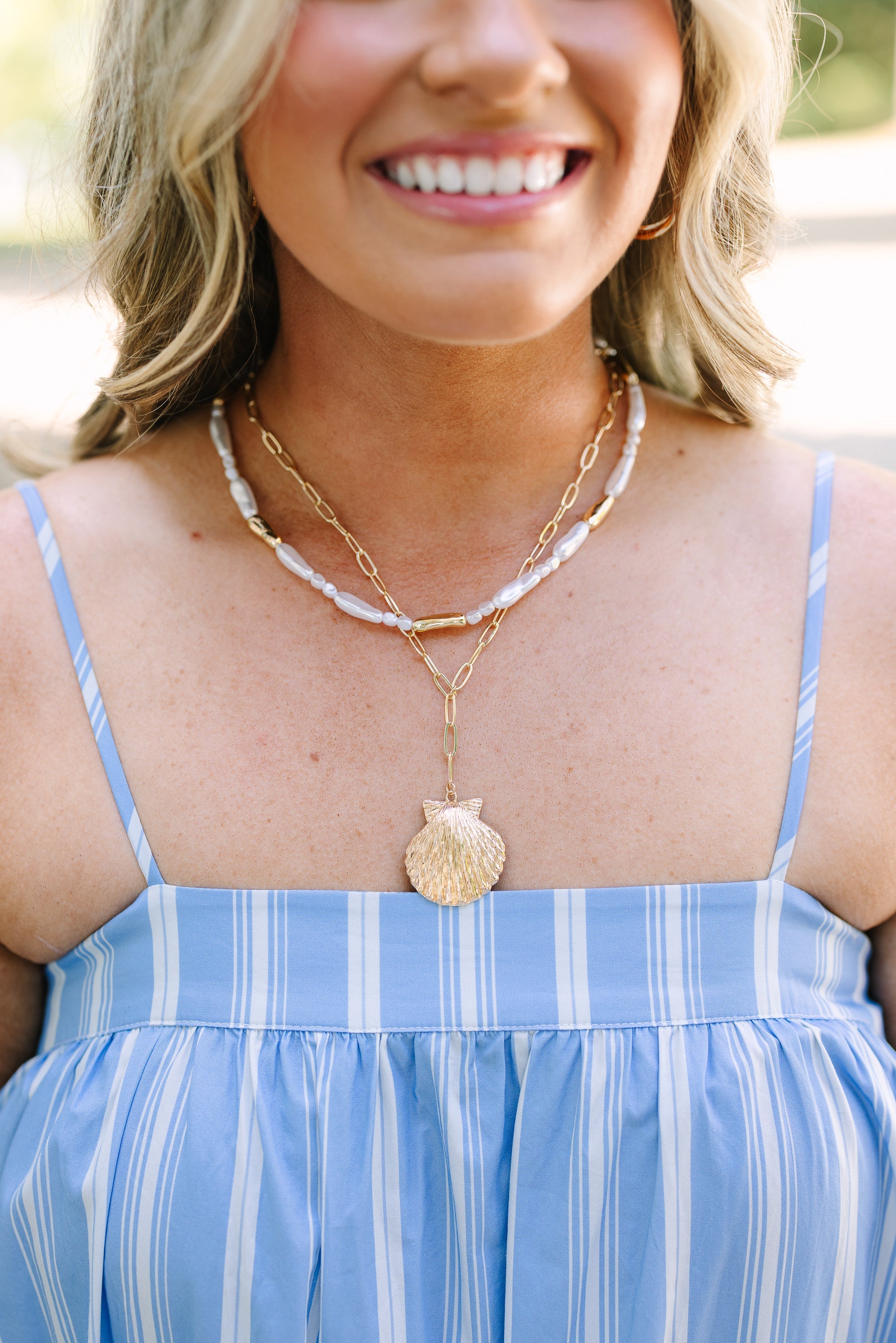 Stay By The Shells Necklace, Gold