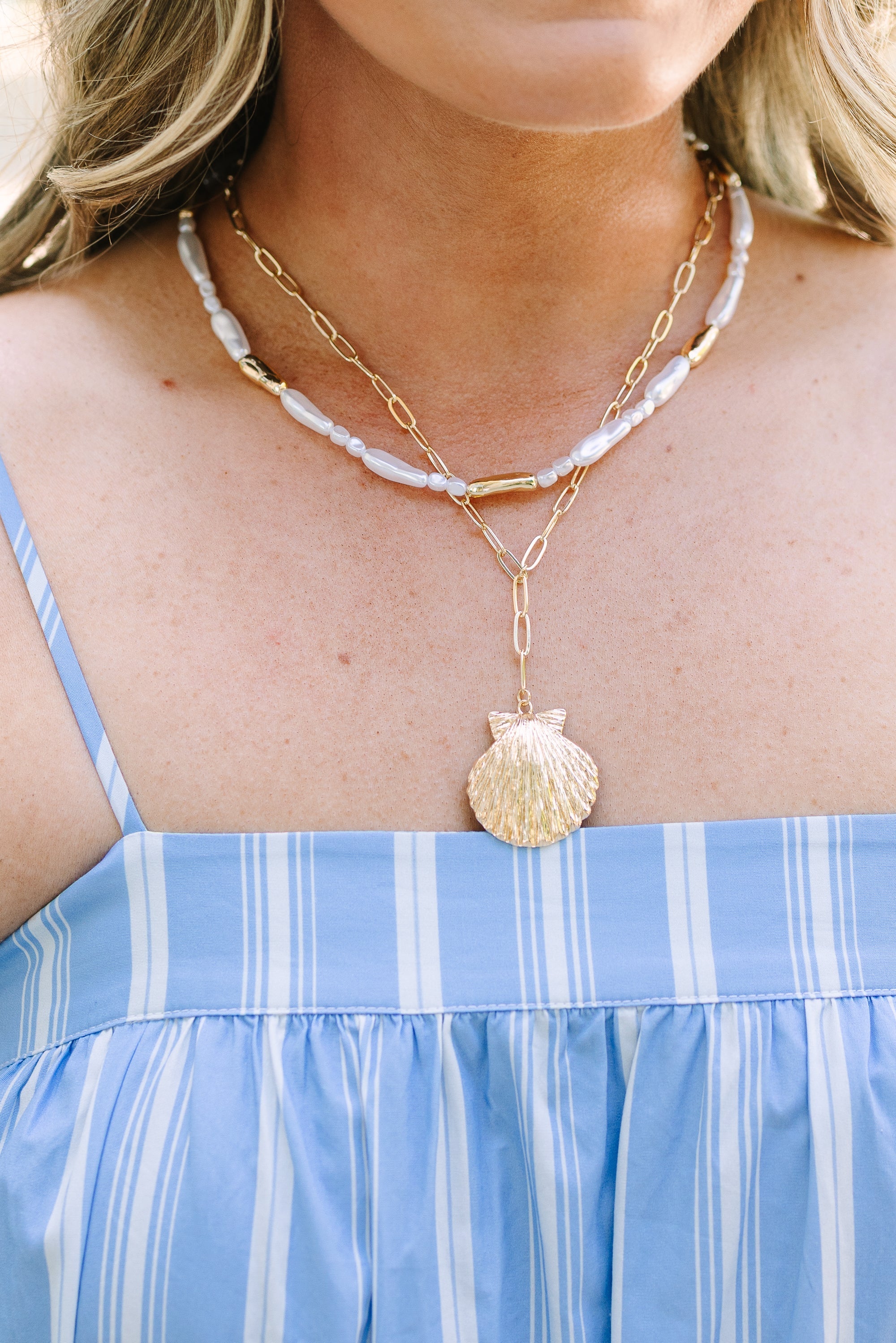 Stay By The Shells Necklace, Gold