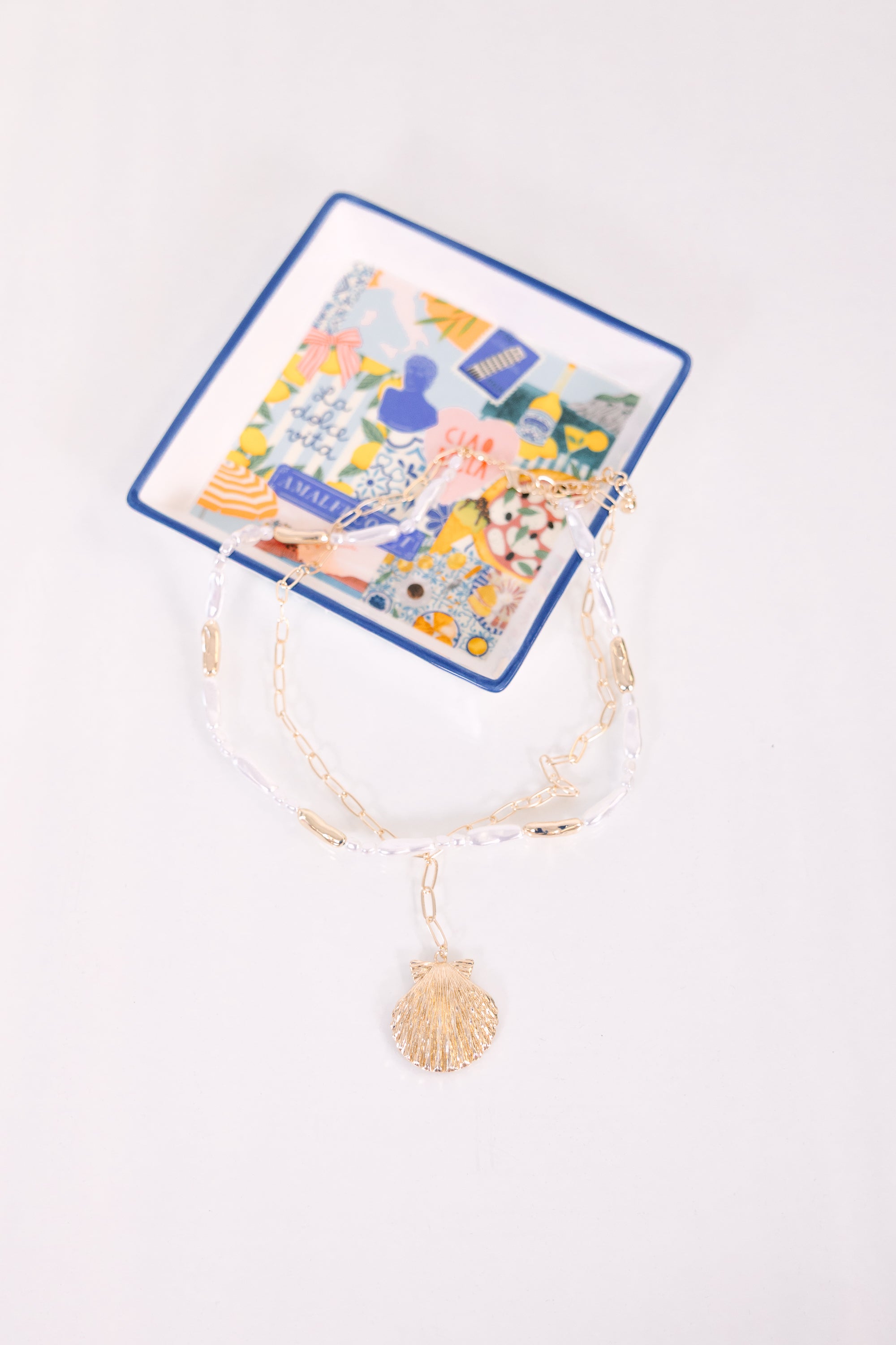 Stay By The Shells Necklace, Gold