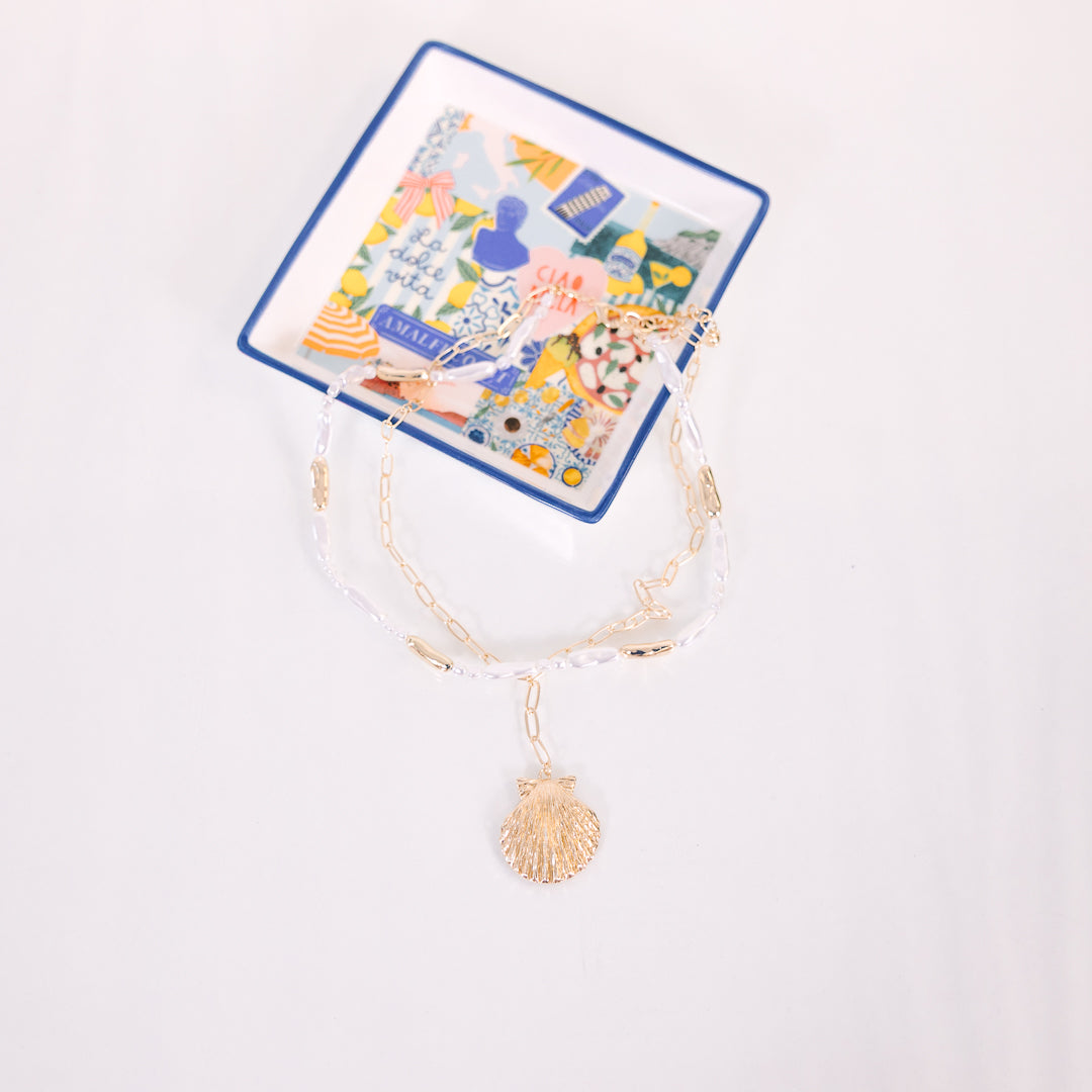 Stay By The Shells Necklace, Gold